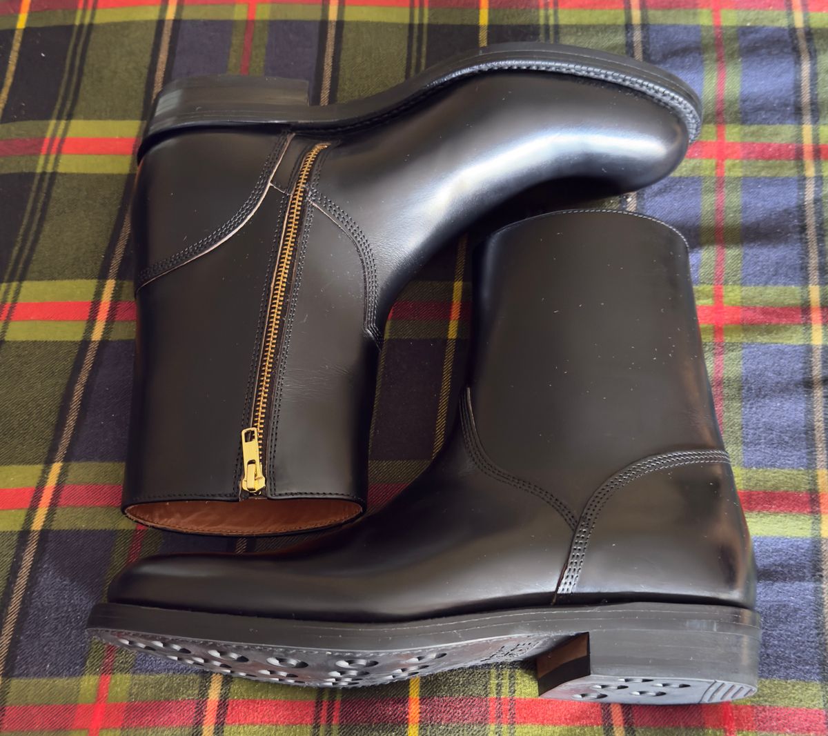 Photo by HeritageWearingPatriot on April 11, 2026 of the Grant Stone Elias in Horween Black Chromexcel.