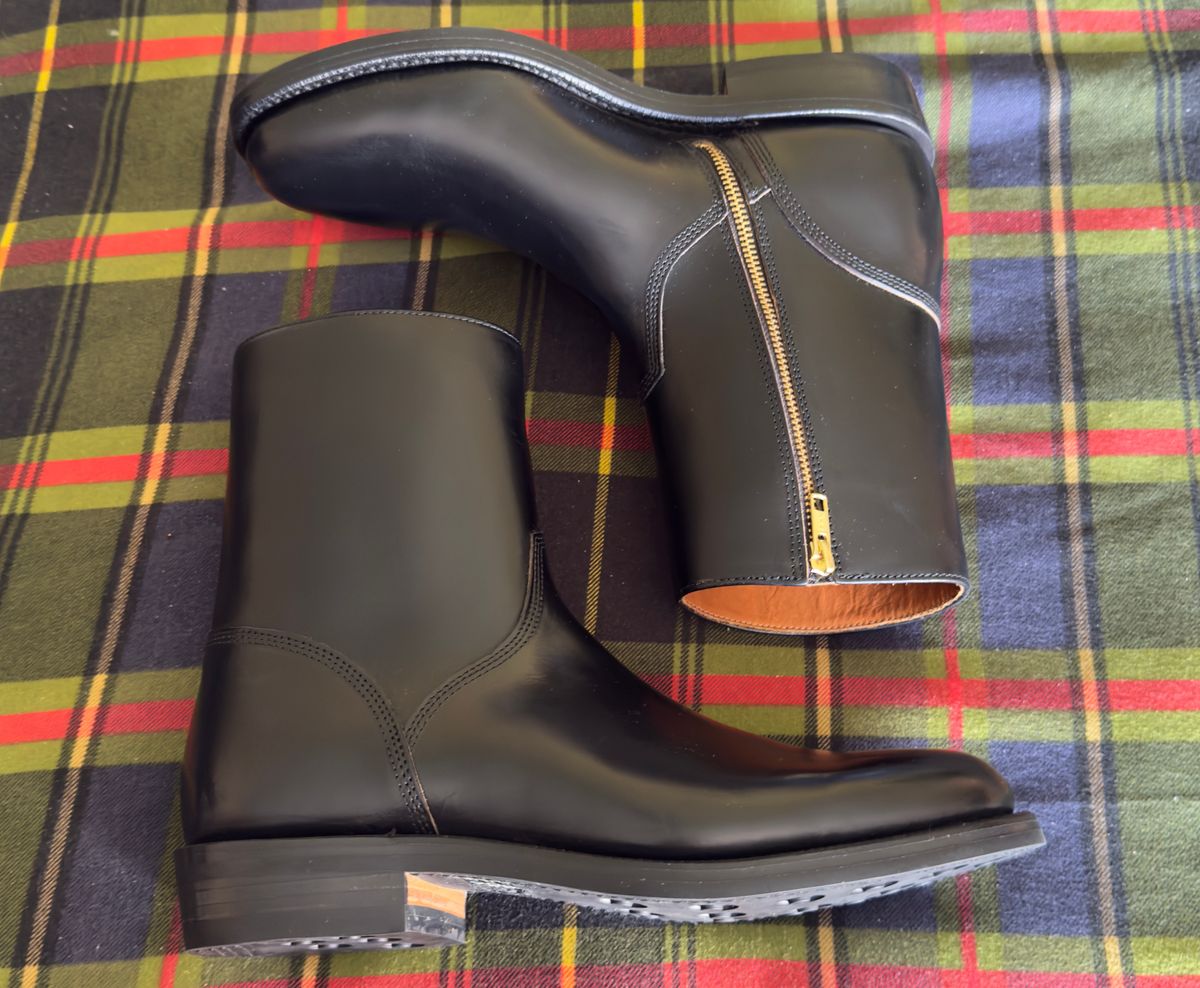 Photo by HeritageWearingPatriot on April 11, 2026 of the Grant Stone Elias in Horween Black Chromexcel.