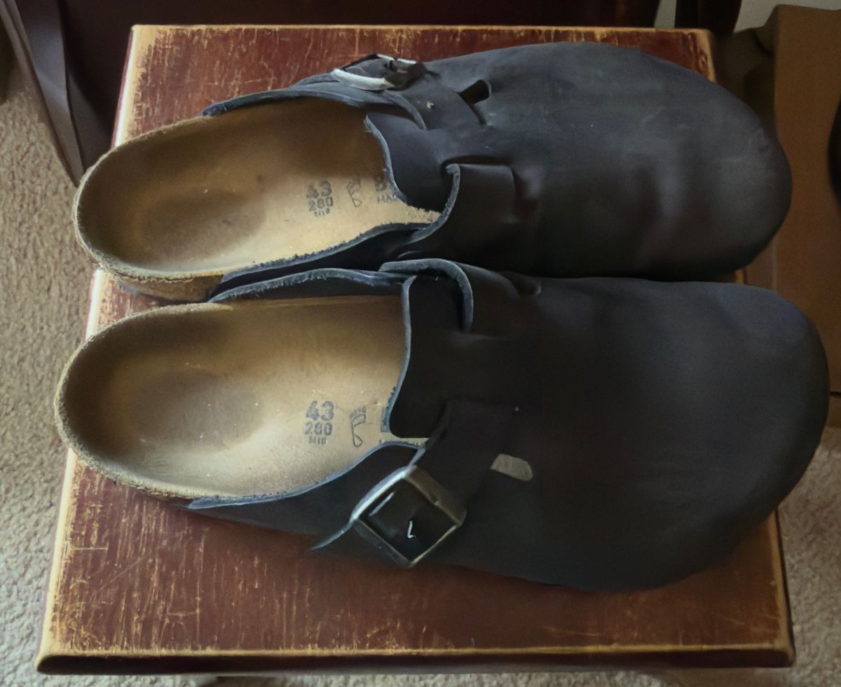 Photo by HeritageWearingPatriot on March 28, 2026 of the Birkenstock Boston in Nubuck Black.