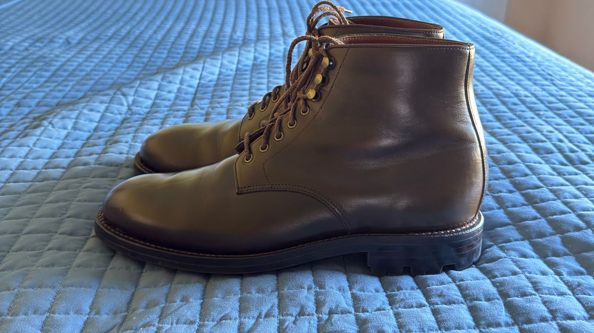 Photo by boots_4_me on October 18, 2024 of the Grant Stone Edward Boot in Horween Dark Olive Chromexcel.