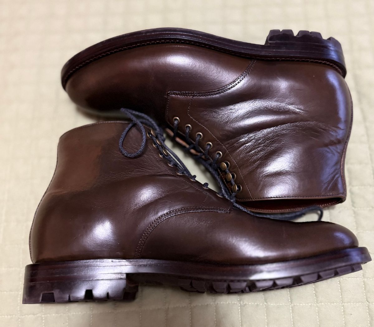 Photo by boots_4_me on April 12, 2025 of the Grant Stone Edward Boot in Horween Dark Olive Chromexcel.