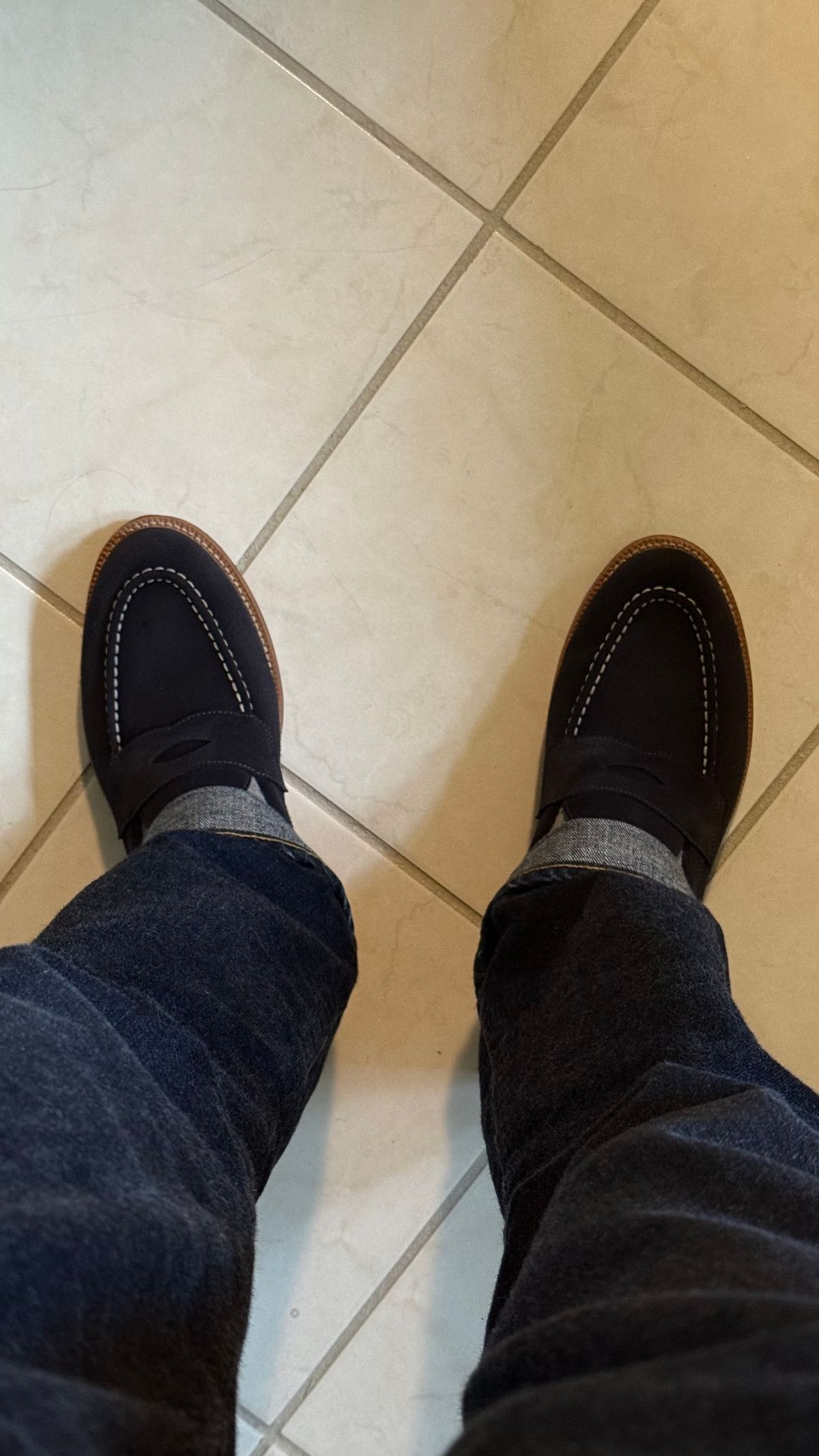 Photo by boots_4_me on June 14, 2025 of the Grant Stone Traveler Loafer in C.F. Stead Navy Janus Calf Suede.
