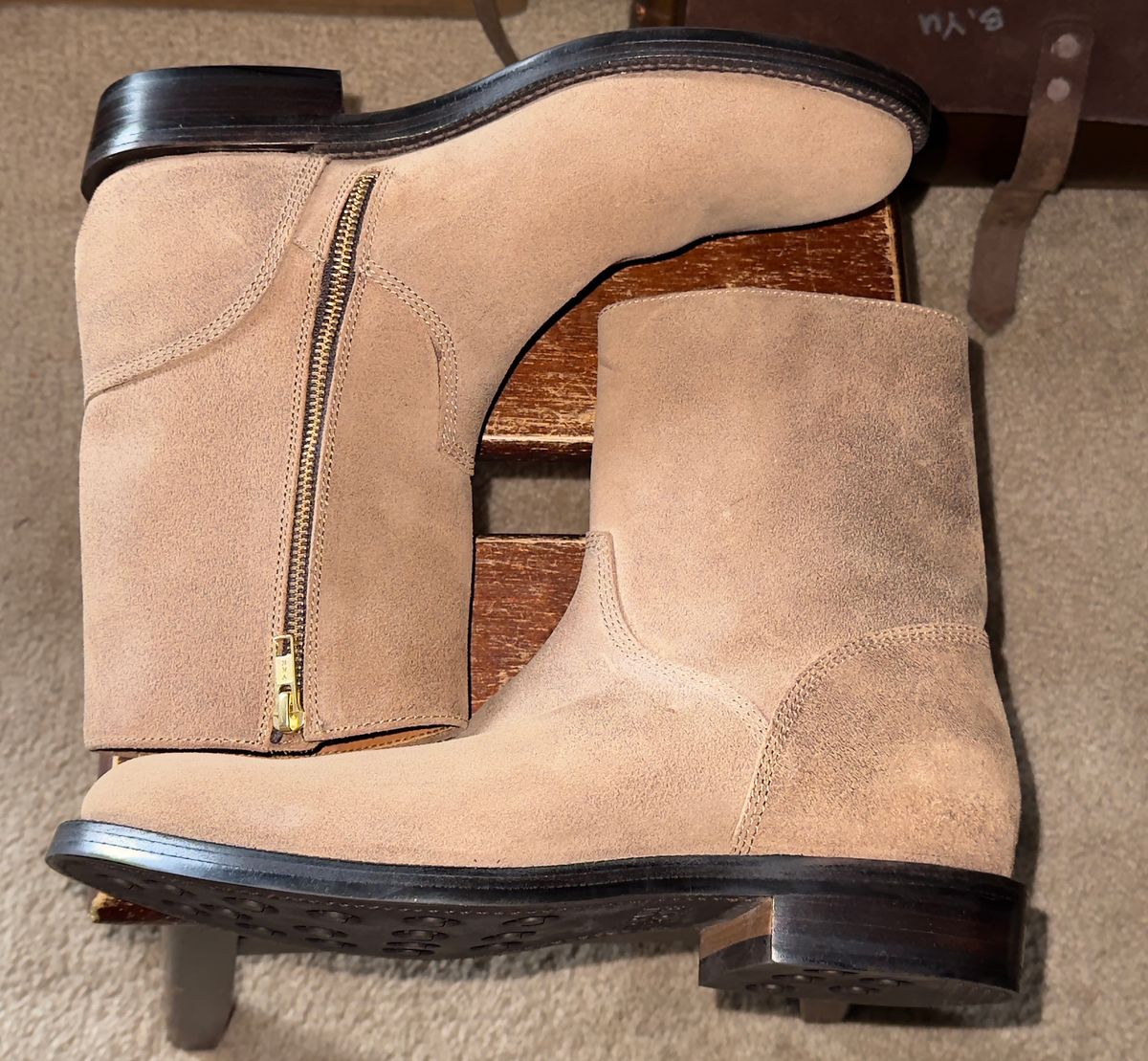 Photo by HeritageWearingPatriot on March 5, 2026 of the Grant Stone Elias in Horween Natural Chromexcel Roughout.