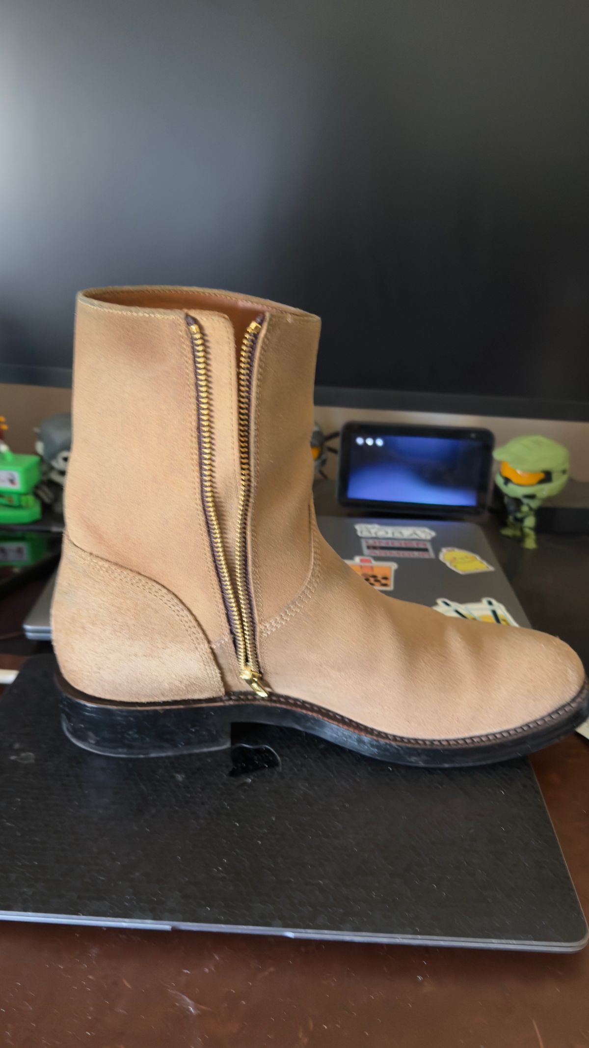 Photo by HeritageWearingPatriot on March 14, 2026 of the Grant Stone Elias in Horween Natural Chromexcel Roughout.