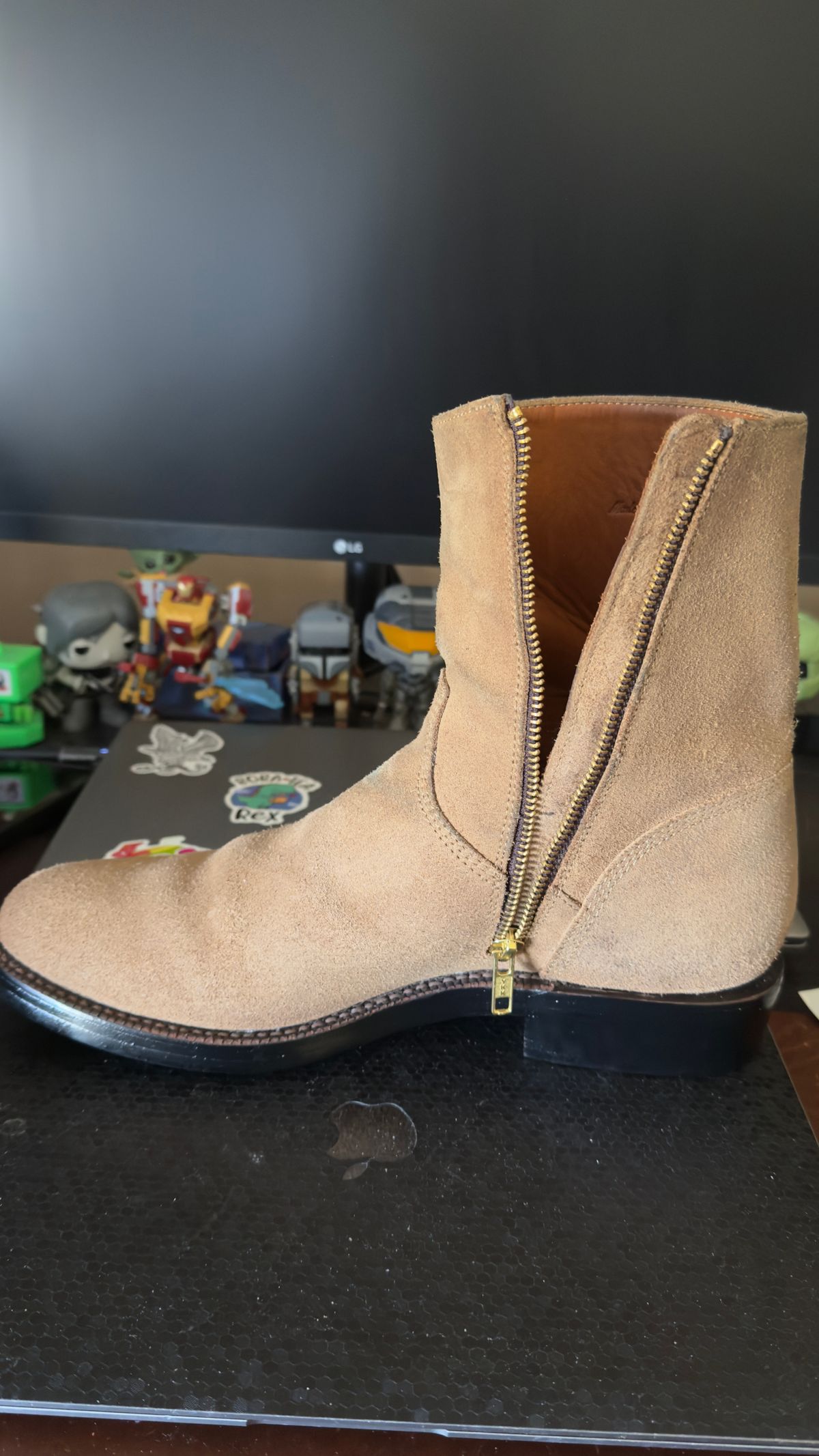 Photo by HeritageWearingPatriot on March 14, 2026 of the Grant Stone Elias in Horween Natural Chromexcel Roughout.