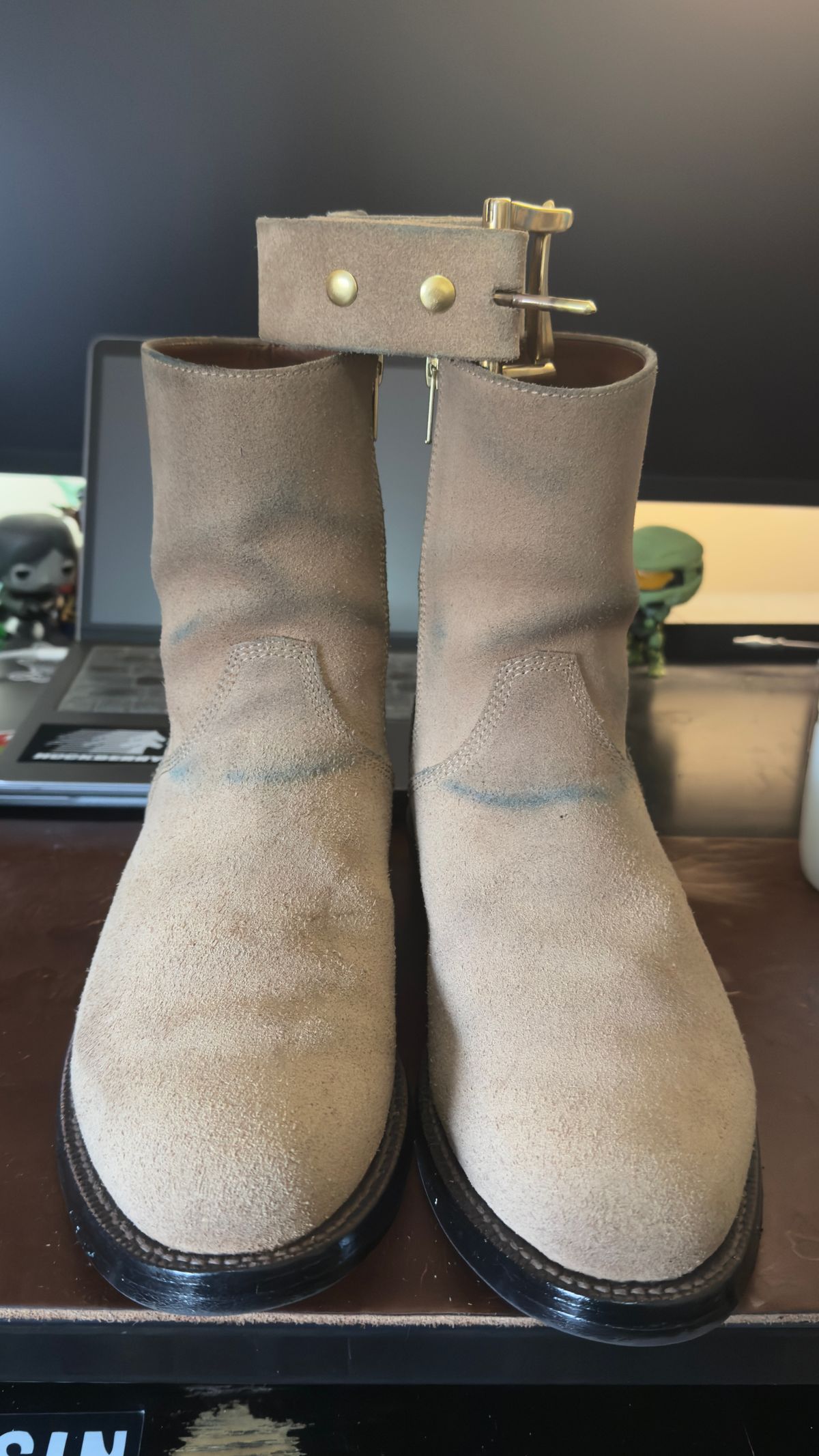 Photo by HeritageWearingPatriot on March 19, 2026 of the Grant Stone Elias in Horween Natural Chromexcel Roughout.