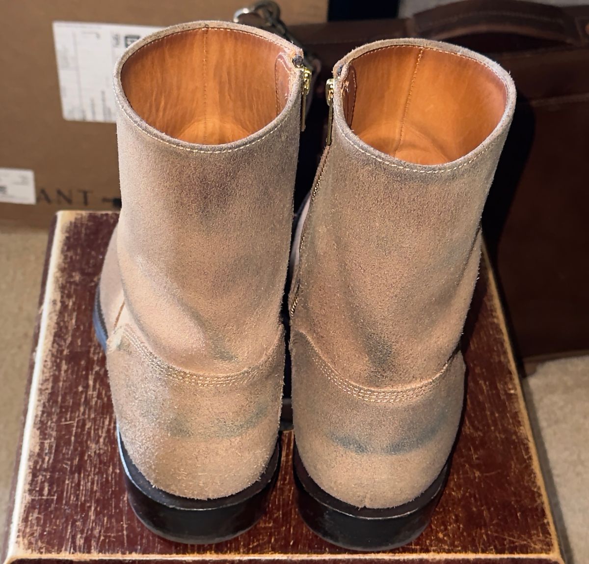 Photo by HeritageWearingPatriot on March 22, 2026 of the Grant Stone Elias in Horween Natural Chromexcel Roughout.