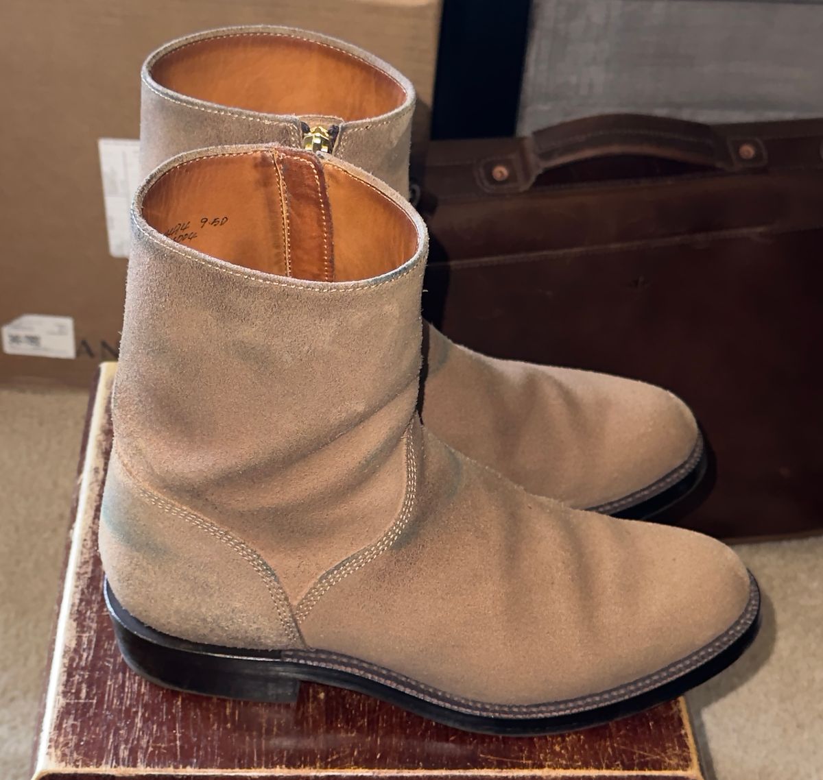 Photo by HeritageWearingPatriot on March 22, 2026 of the Grant Stone Elias in Horween Natural Chromexcel Roughout.