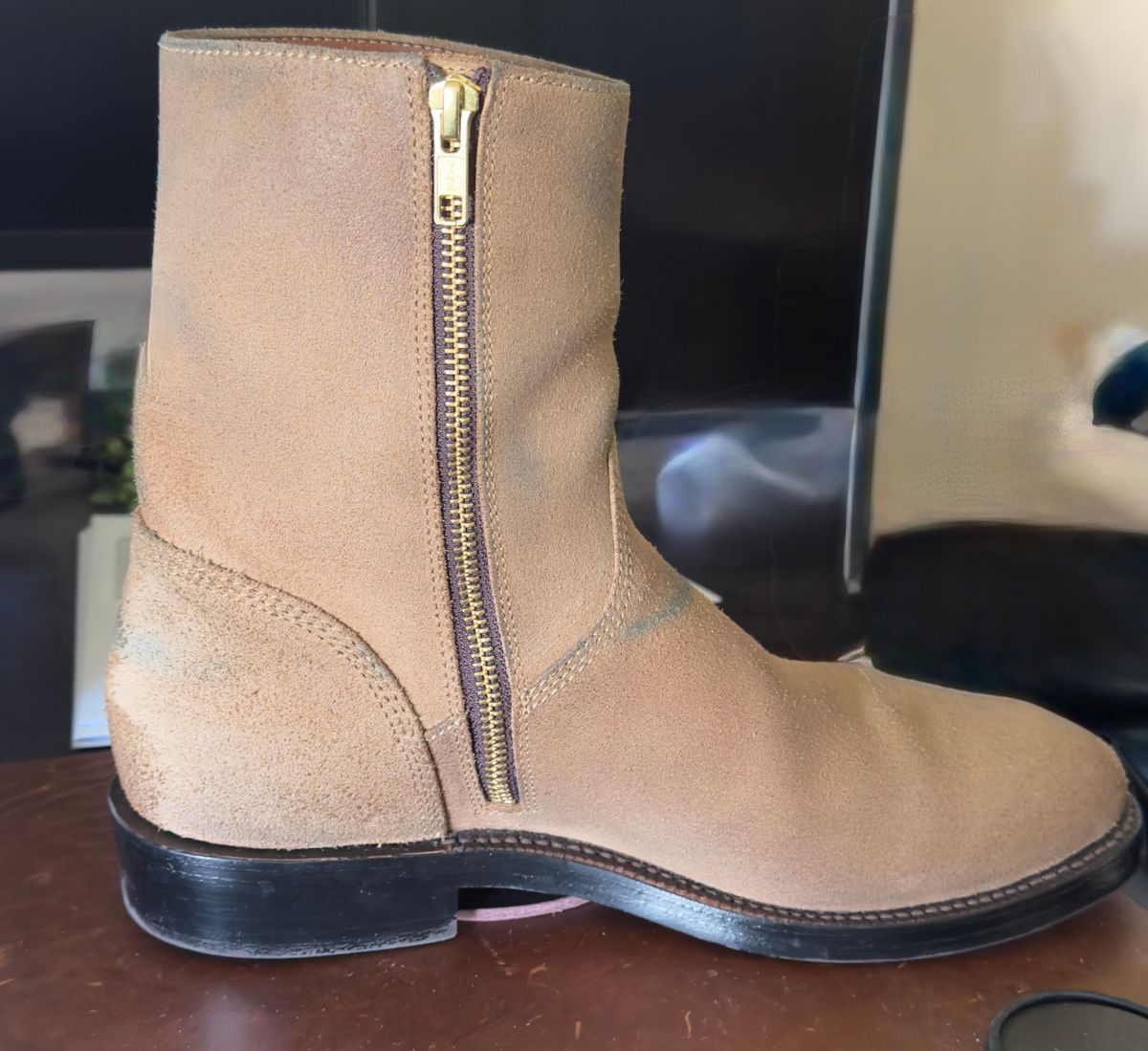 Photo by HeritageWearingPatriot on March 22, 2026 of the Grant Stone Elias in Horween Natural Chromexcel Roughout.