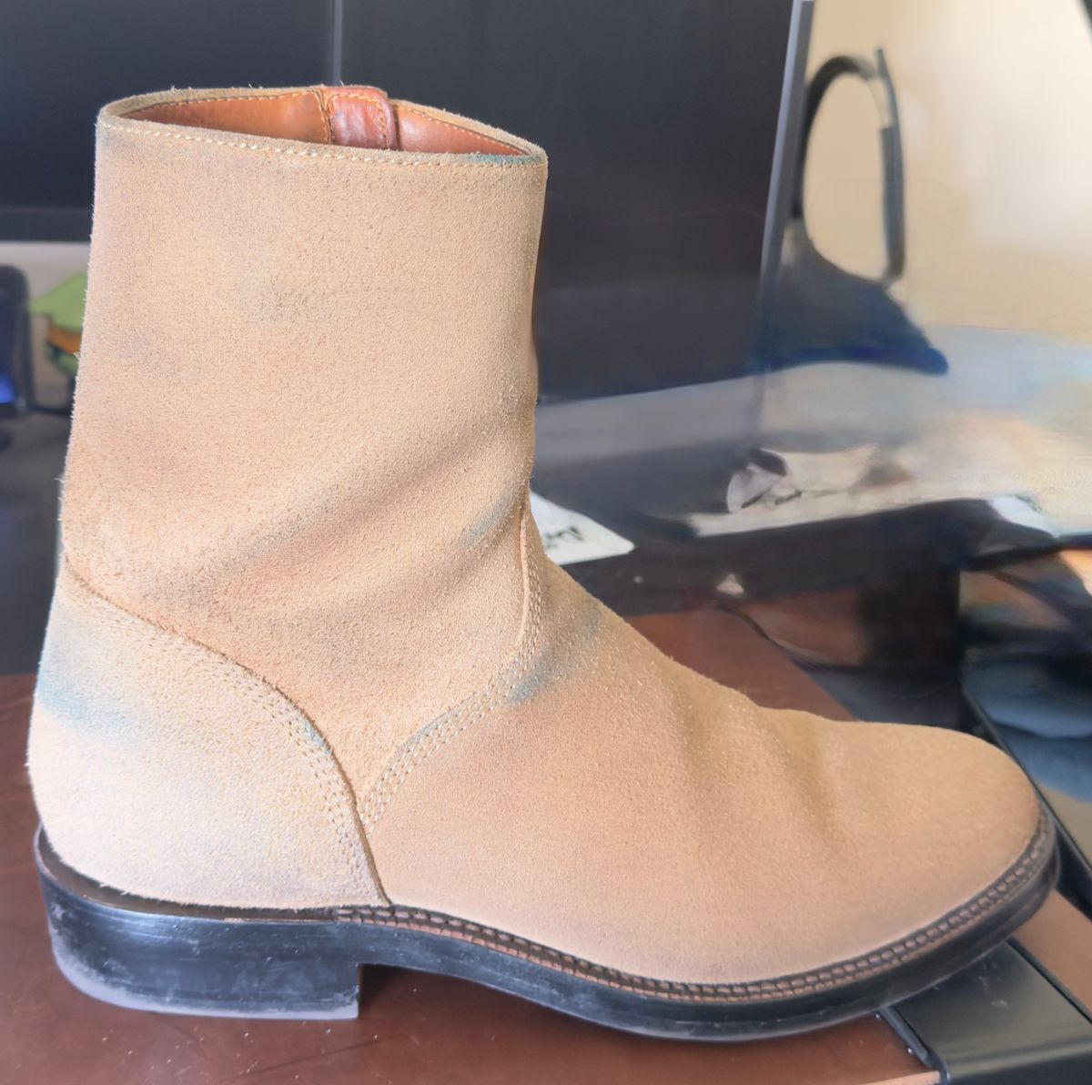 Photo by HeritageWearingPatriot on March 22, 2026 of the Grant Stone Elias in Horween Natural Chromexcel Roughout.