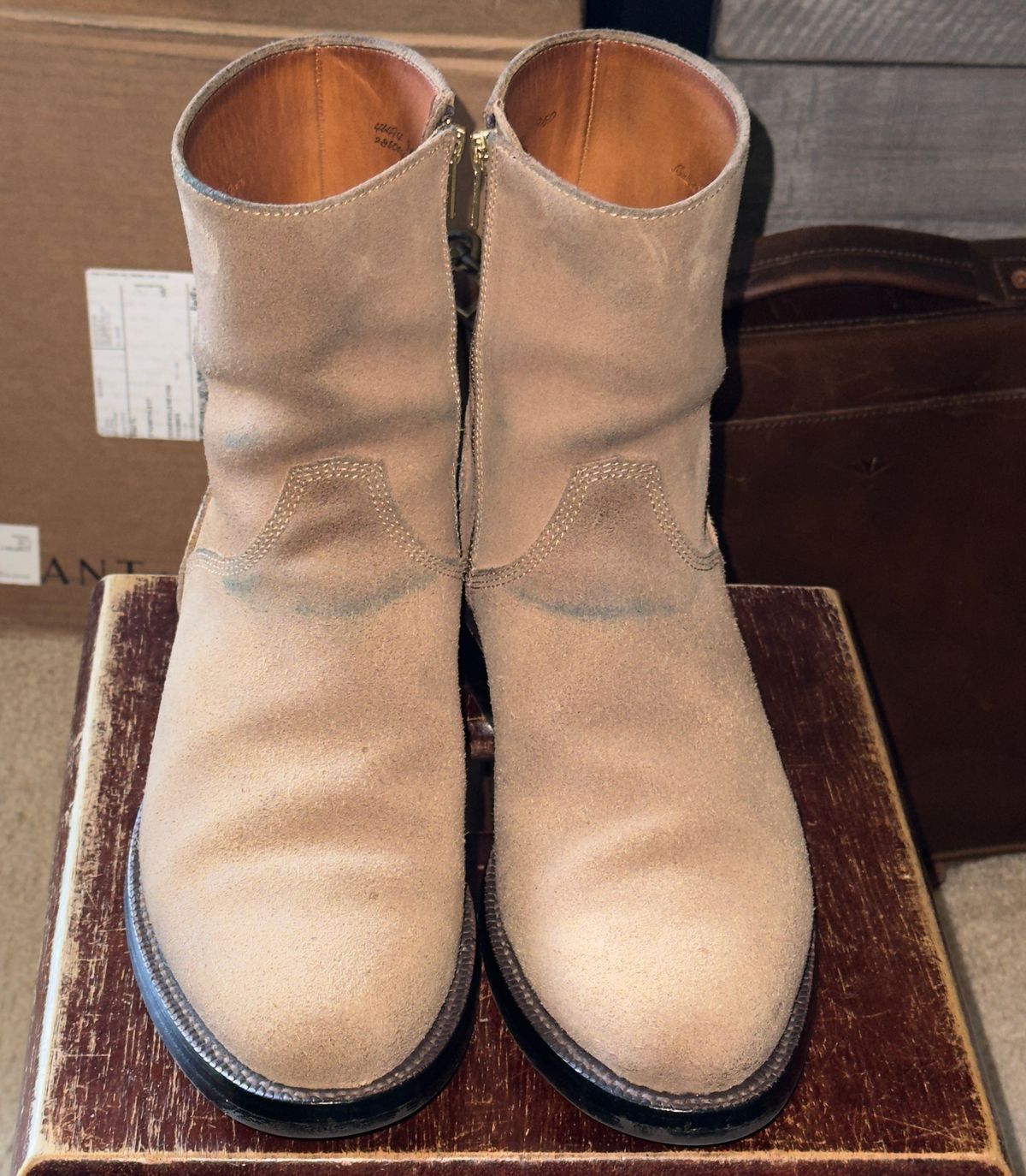 Photo by HeritageWearingPatriot on March 22, 2026 of the Grant Stone Elias in Horween Natural Chromexcel Roughout.