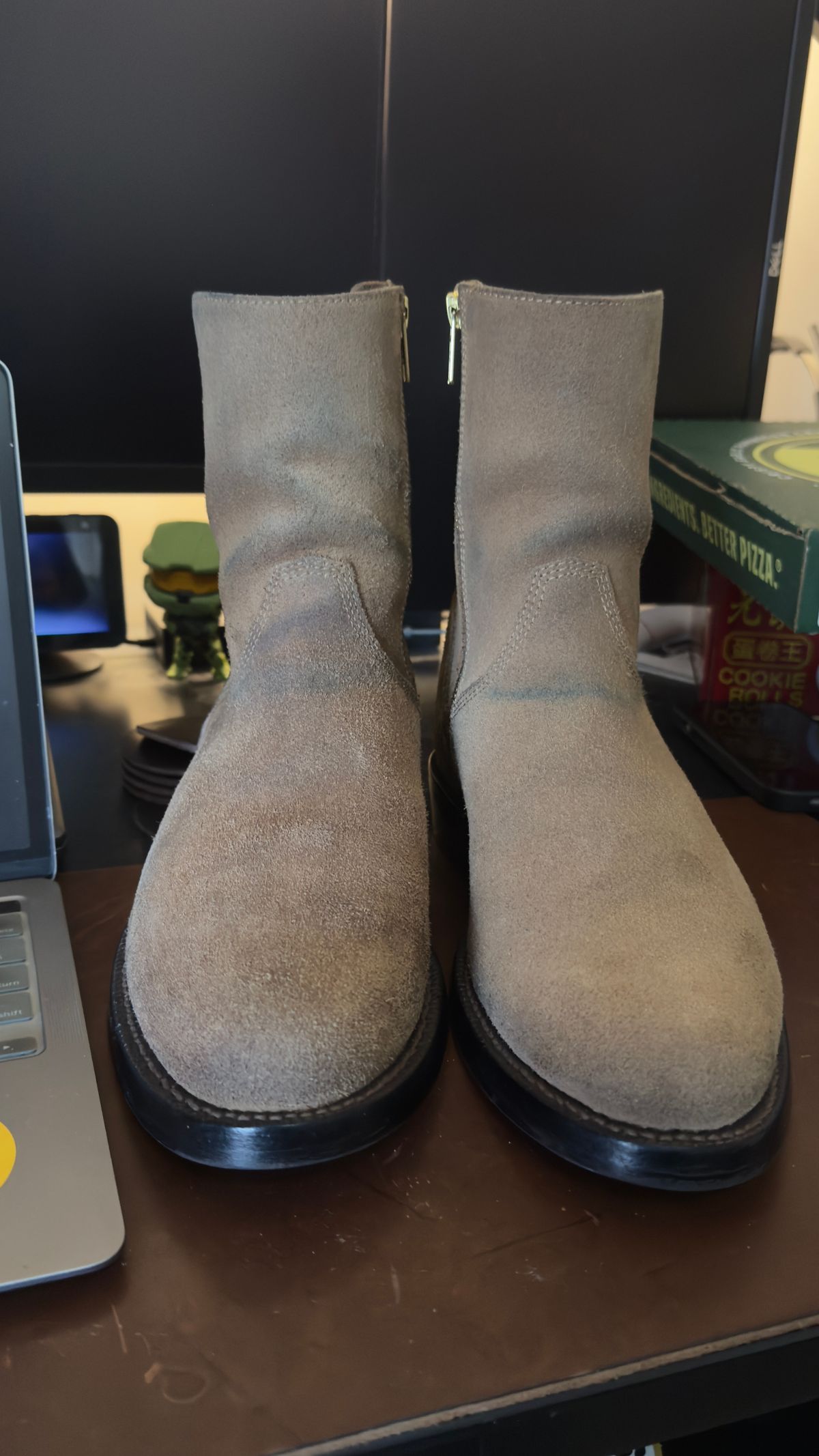 Photo by HeritageWearingPatriot on March 28, 2026 of the Grant Stone Elias in Horween Natural Chromexcel Roughout.