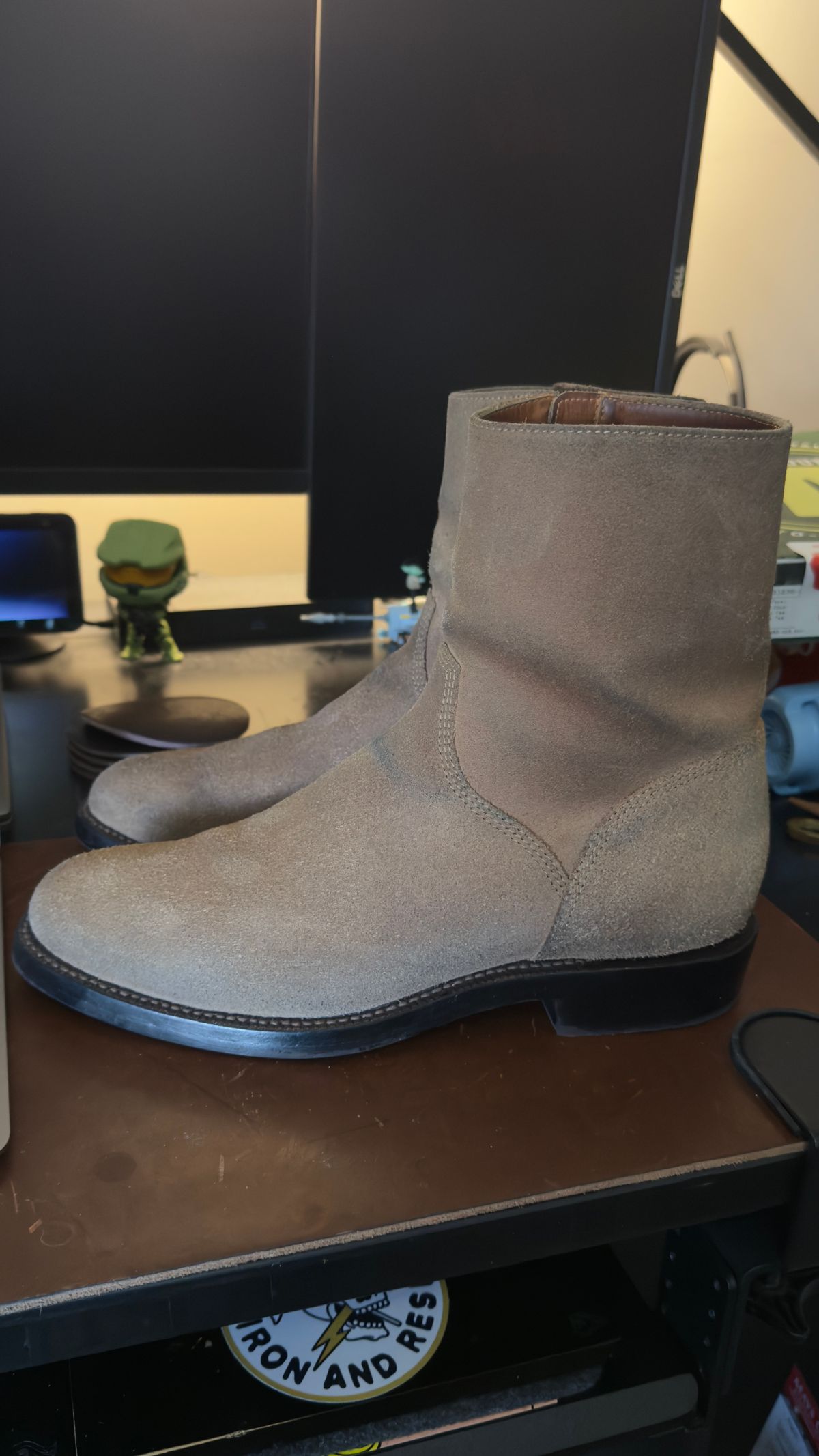 Photo by HeritageWearingPatriot on March 28, 2026 of the Grant Stone Elias in Horween Natural Chromexcel Roughout.