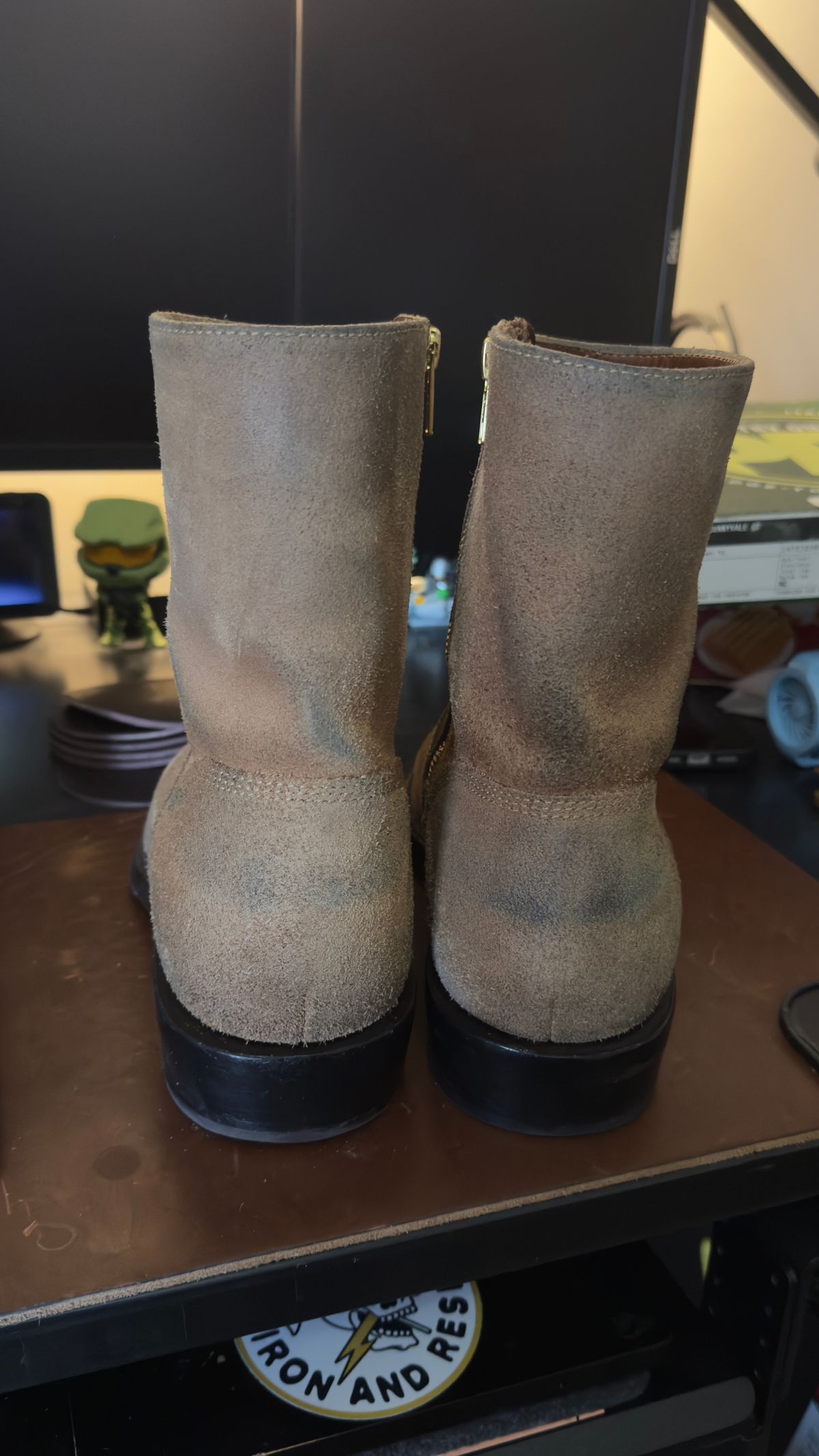 Photo by HeritageWearingPatriot on March 28, 2026 of the Grant Stone Elias in Horween Natural Chromexcel Roughout.