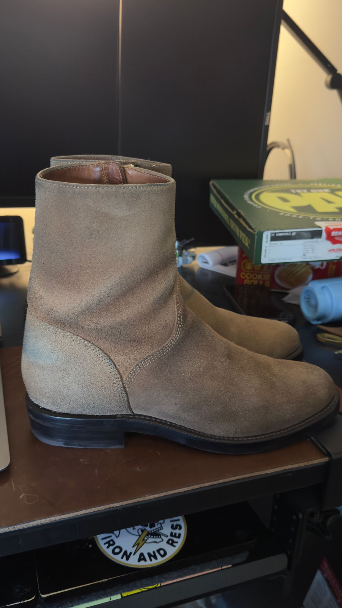 Photo by HeritageWearingPatriot on March 28, 2026 of the Grant Stone Elias in Horween Natural Chromexcel Roughout.