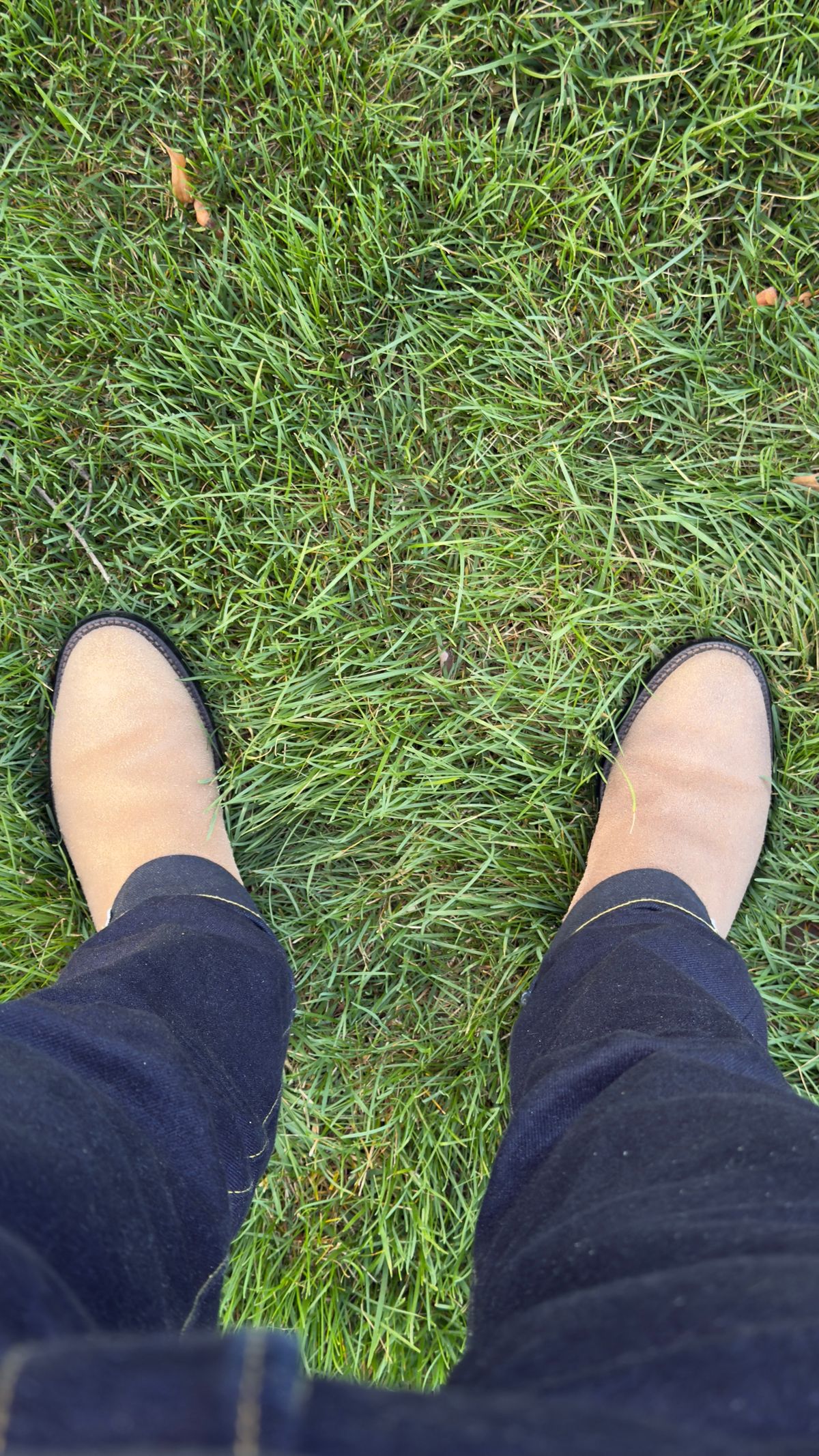 Photo by HeritageWearingPatriot on April 4, 2026 of the Grant Stone Elias in Horween Natural Chromexcel Roughout.