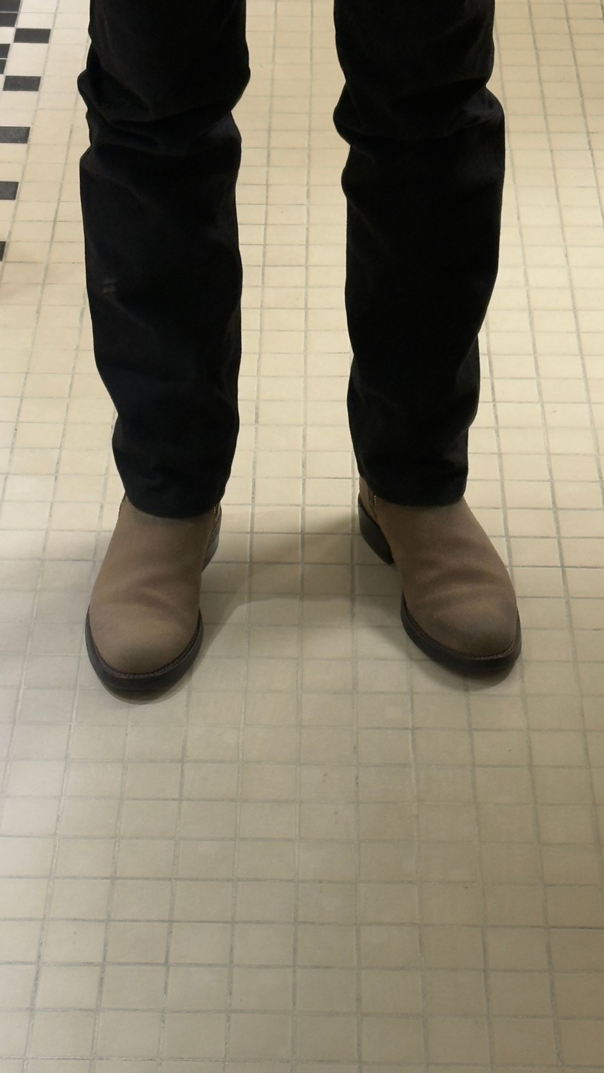 Photo by HeritageWearingPatriot on April 9, 2026 of the Grant Stone Elias in Horween Natural Chromexcel Roughout.