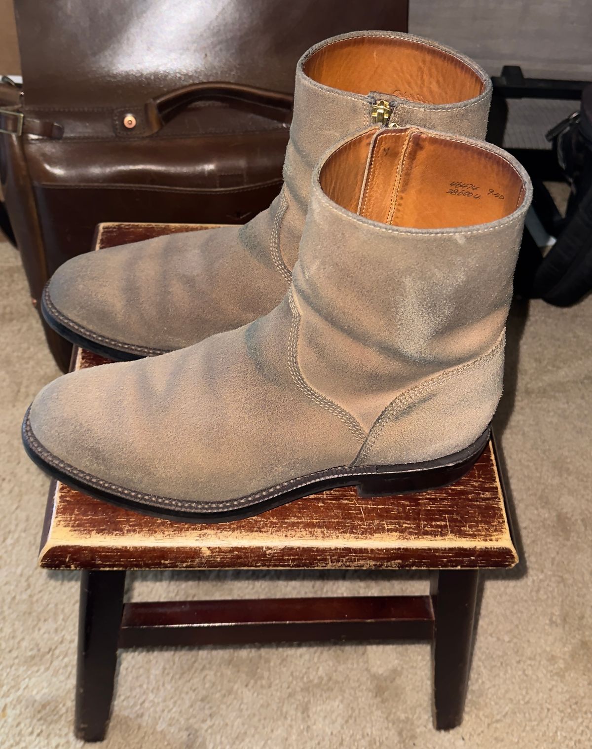 Photo by HeritageWearingPatriot on April 11, 2026 of the Grant Stone Elias in Horween Natural Chromexcel Roughout.