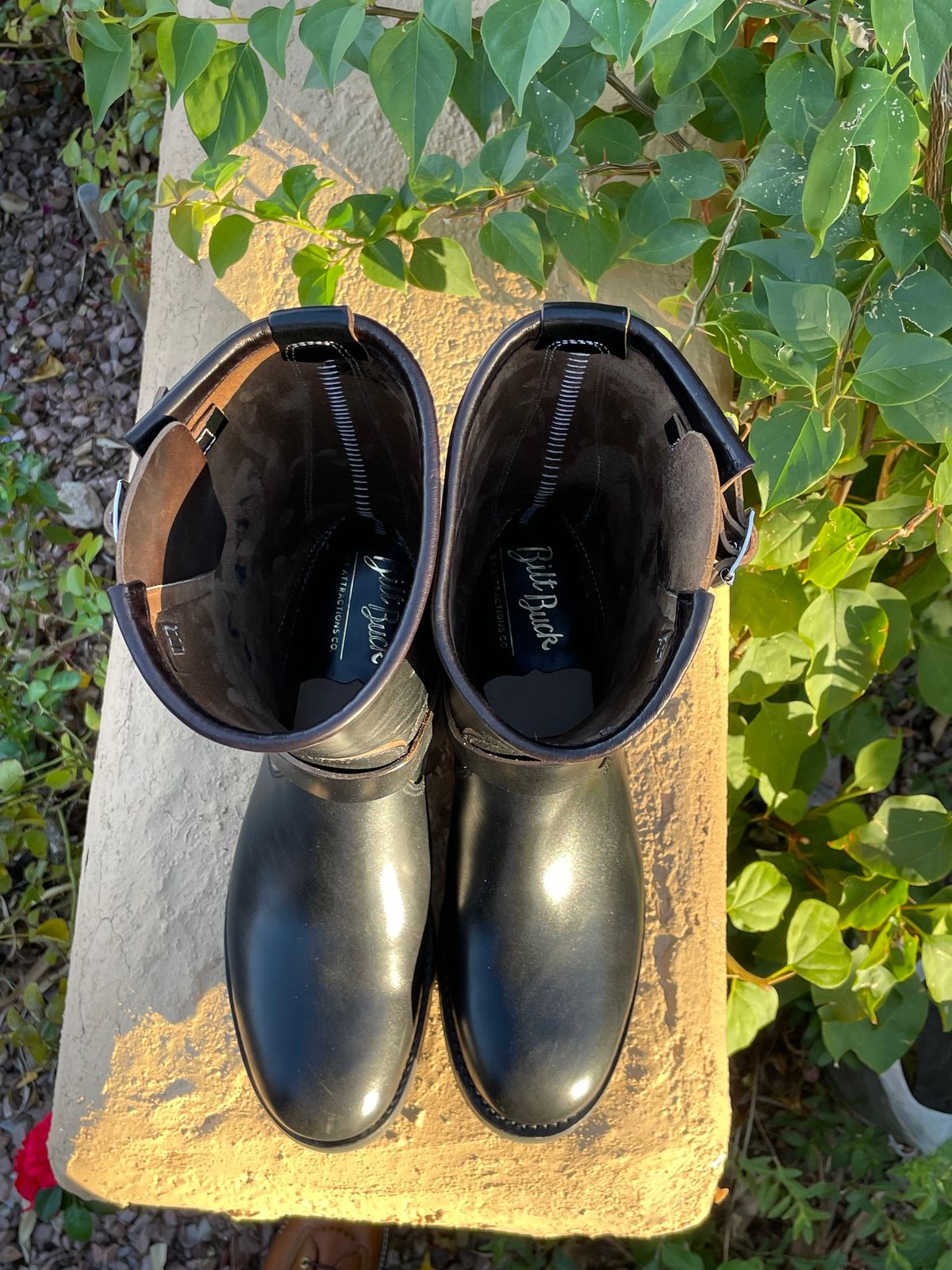 Photo by shakincheese on October 4, 2023 of the Attractions BILTBUCK Engineer Boots in Black Italian Horsebutt.