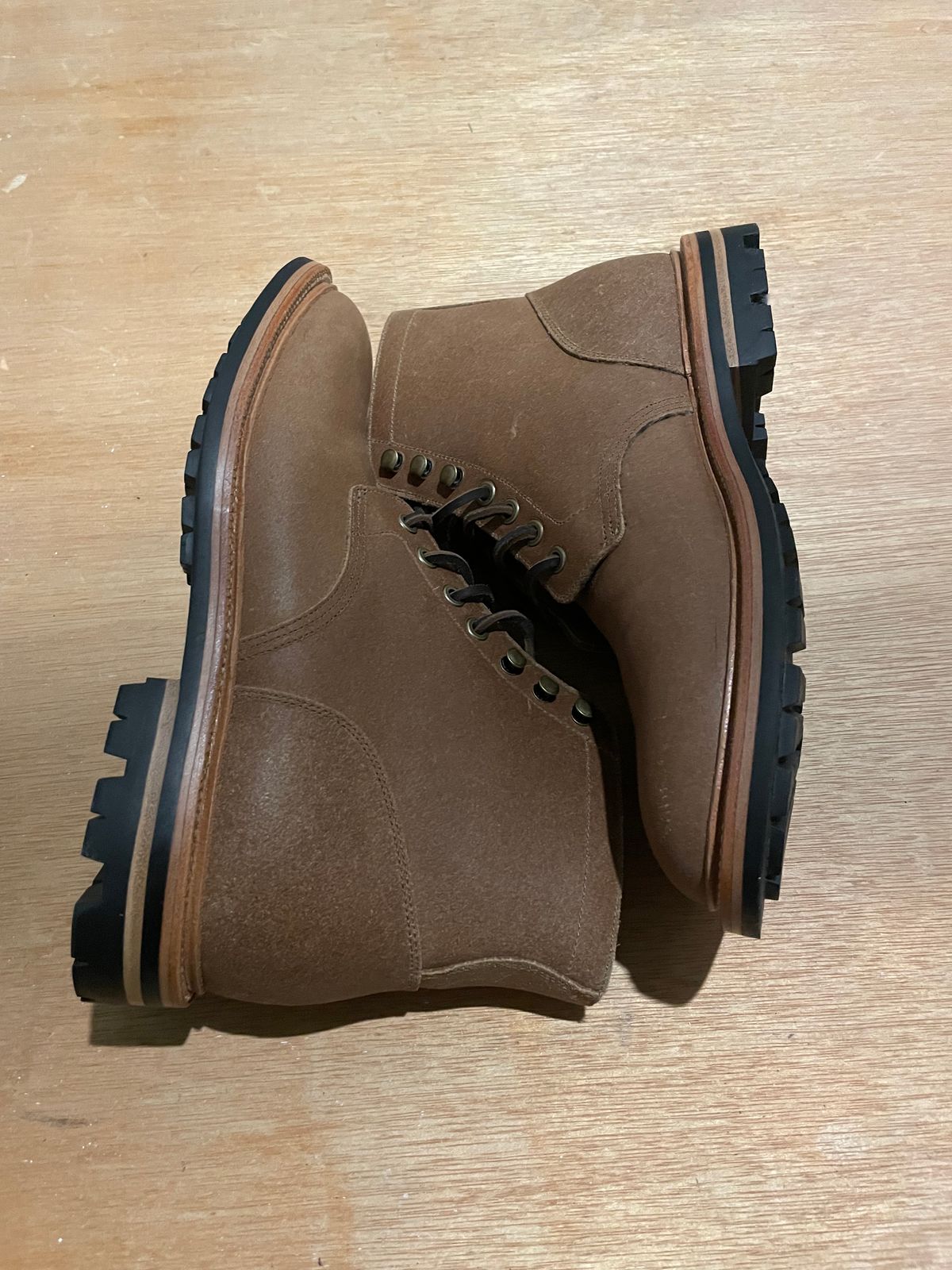 Photo by couchpotato on October 29, 2023 of the Grant Stone Diesel Boot in C.F. Stead Natural Waxy Commander Suede.