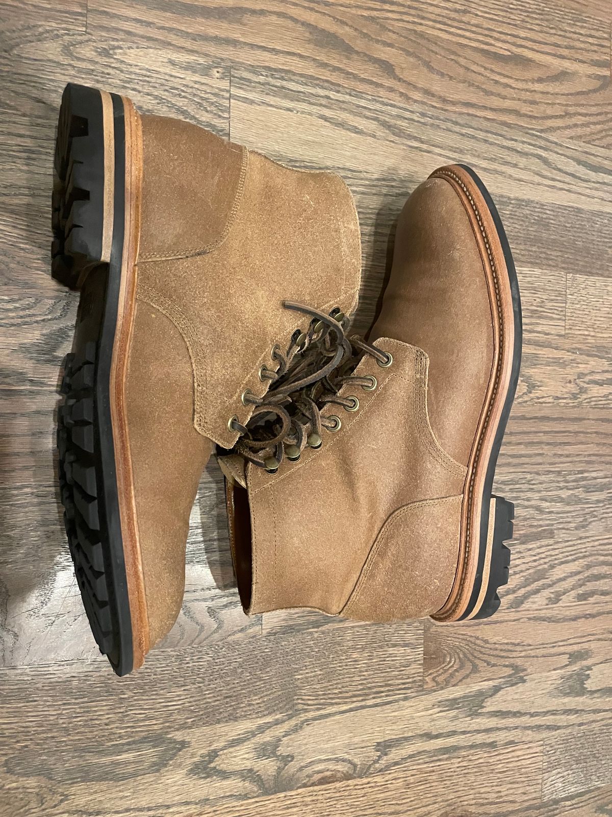 Photo by couchpotato on December 2, 2023 of the Grant Stone Diesel Boot in C.F. Stead Natural Waxy Commander Suede.