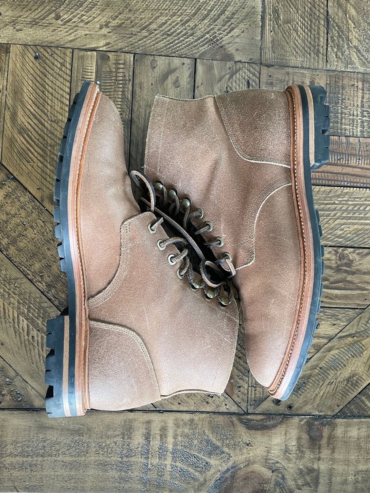Photo by couchpotato on January 4, 2024 of the Grant Stone Diesel Boot in C.F. Stead Natural Waxy Commander Suede.