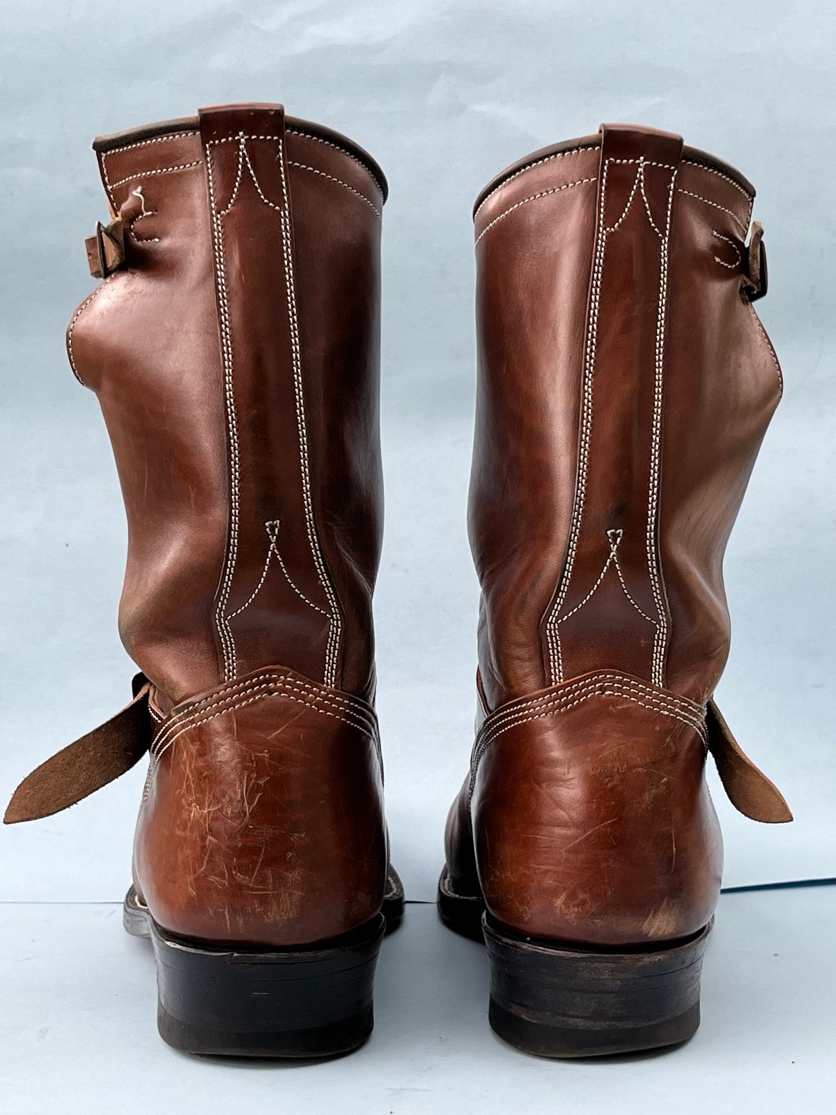 Photo by rickdawg on February 5, 2024 of the Unsung U 22-2 Engineer Boot in Maryam Toscanello Horsebutt Overdyed Walnut.