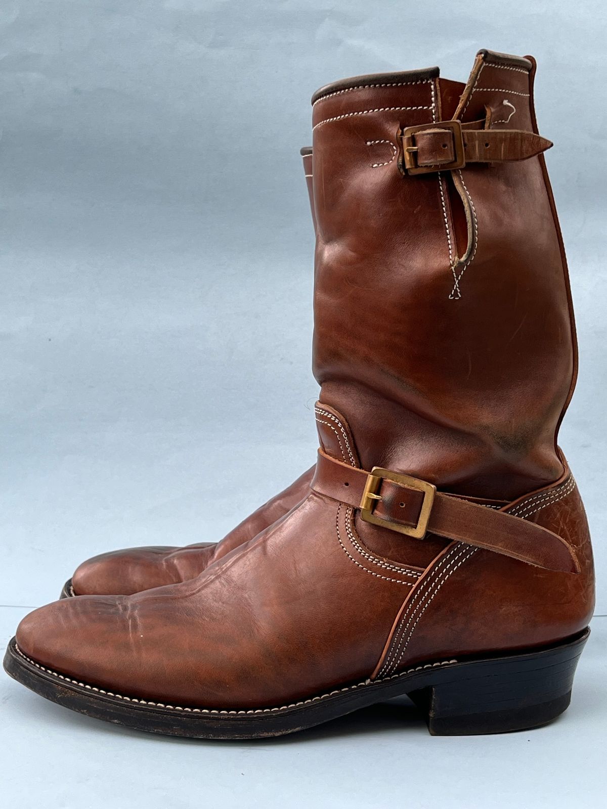 Photo by rickdawg on February 5, 2024 of the Unsung U 22-2 Engineer Boot in Maryam Toscanello Horsebutt Overdyed Walnut.