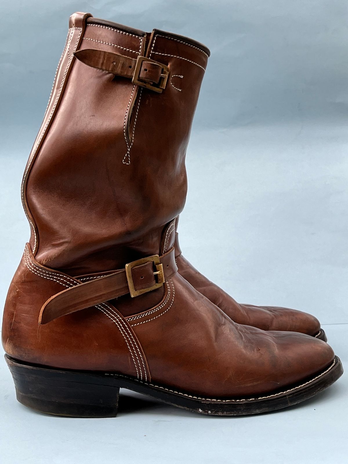 Photo by rickdawg on February 5, 2024 of the Unsung U 22-2 Engineer Boot in Maryam Toscanello Horsebutt Overdyed Walnut.