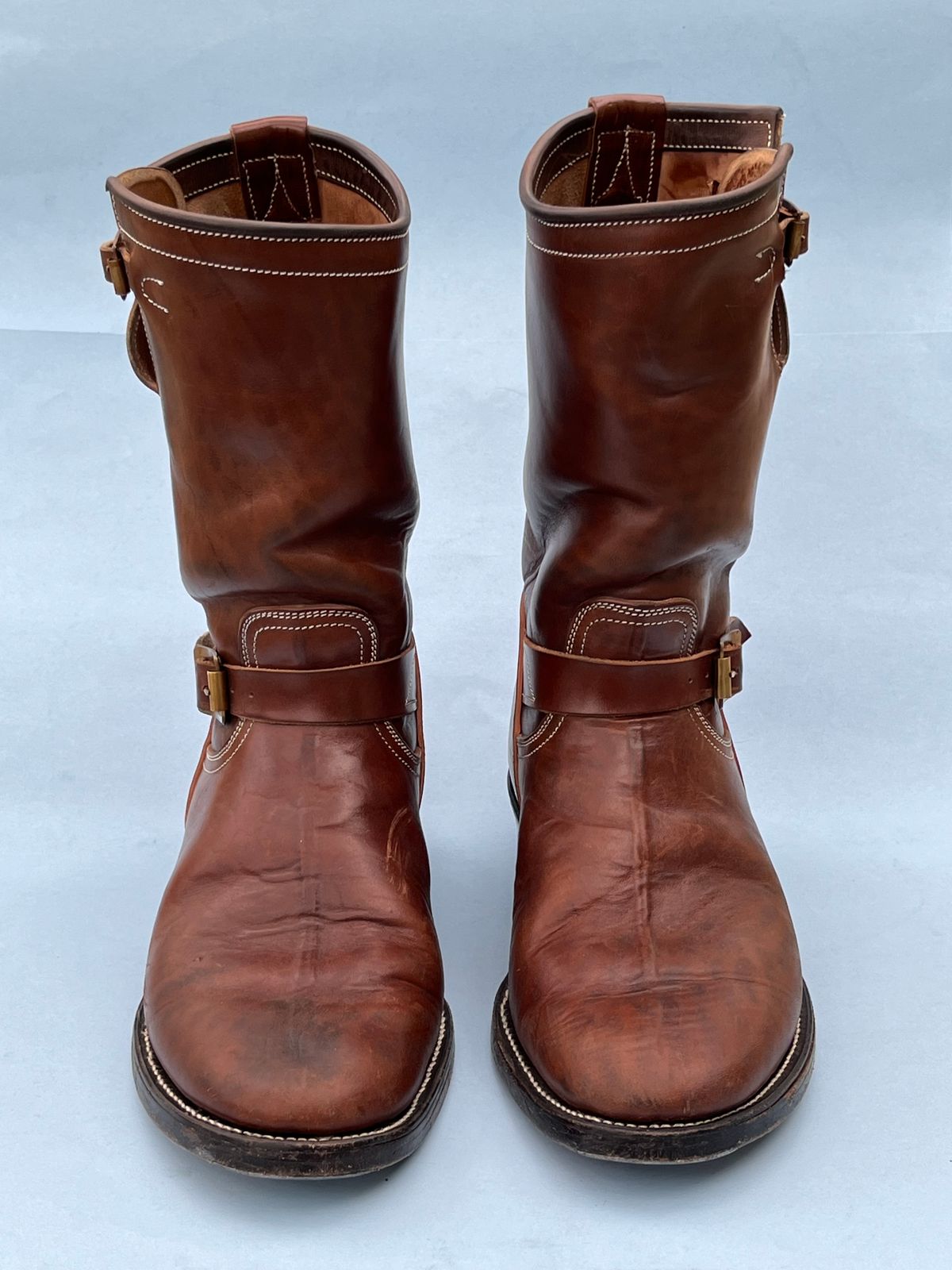 Photo by rickdawg on March 5, 2024 of the Unsung U 22-2 Engineer Boot in Maryam Toscanello Horsebutt Overdyed Walnut.