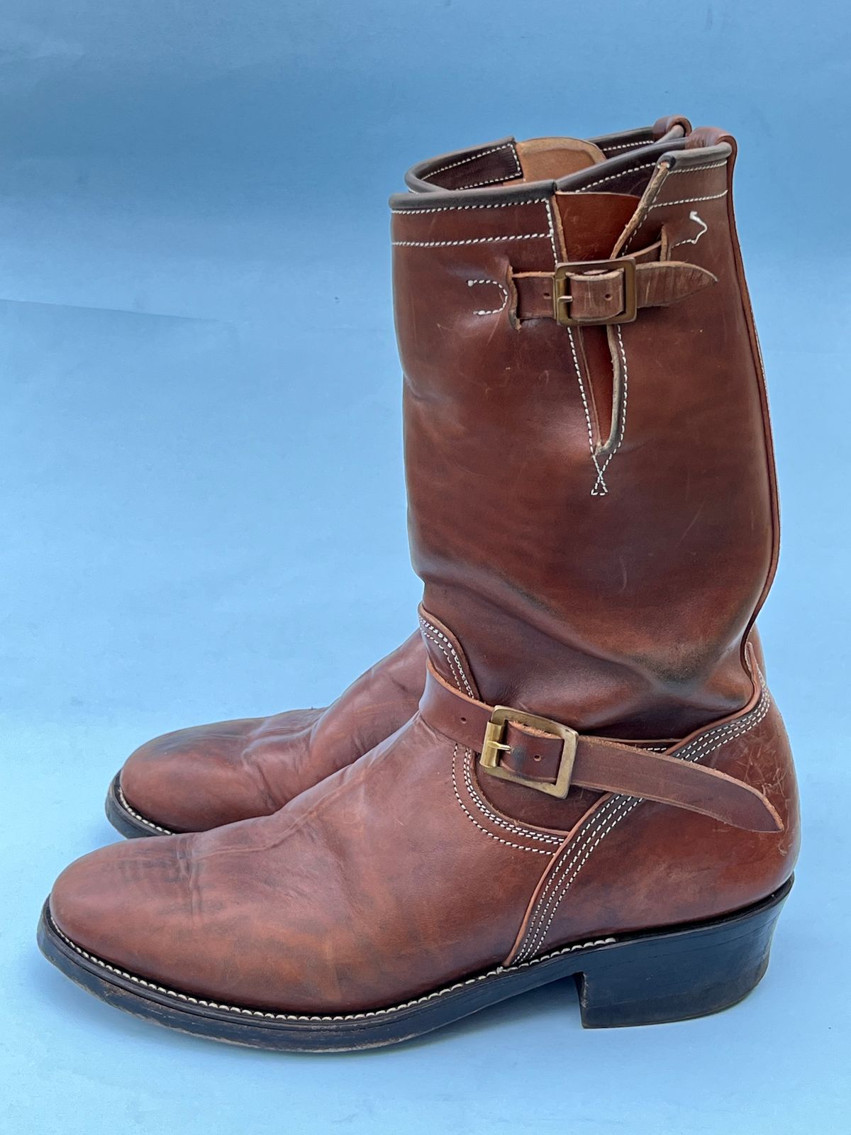 Photo by rickdawg on March 5, 2024 of the Unsung U 22-2 Engineer Boot in Maryam Toscanello Horsebutt Overdyed Walnut.