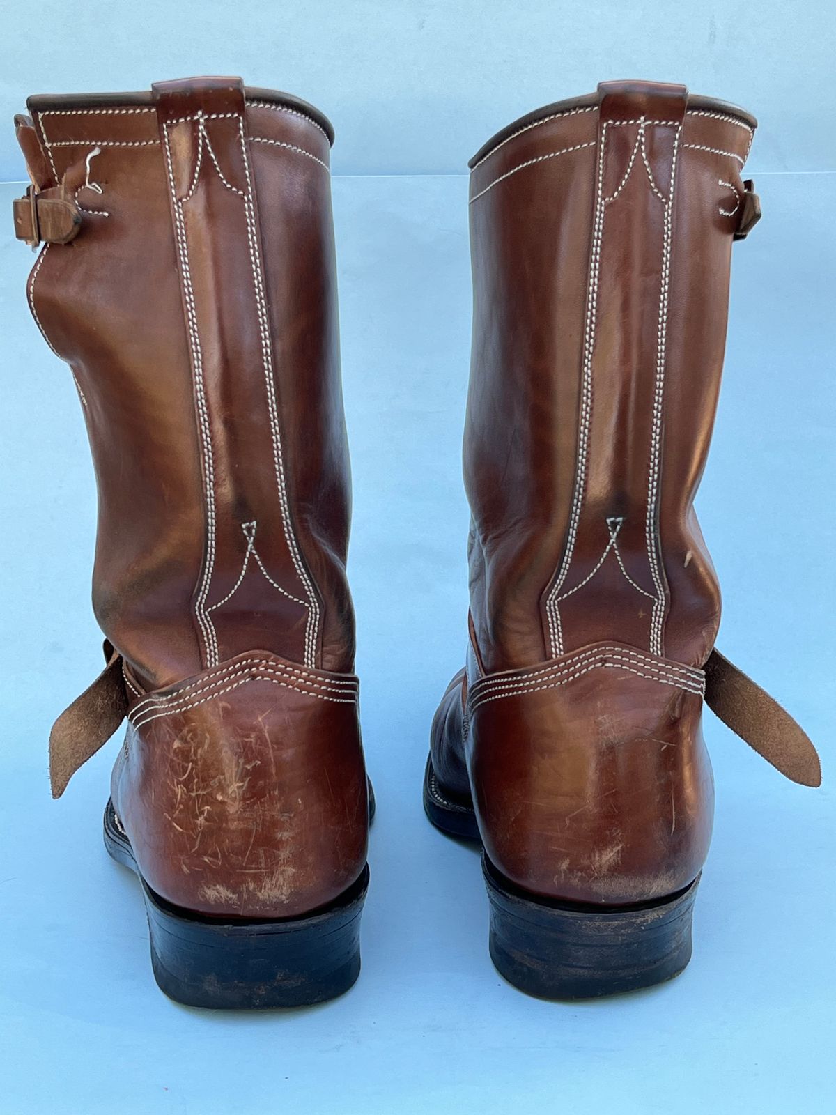 Photo by rickdawg on April 5, 2024 of the Unsung U 22-2 Engineer Boot in Maryam Toscanello Horsebutt Overdyed Walnut.