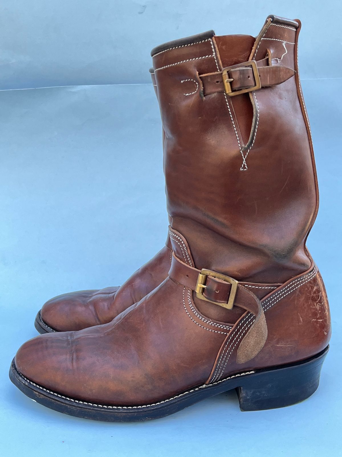 Photo by rickdawg on April 5, 2024 of the Unsung U 22-2 Engineer Boot in Maryam Toscanello Horsebutt Overdyed Walnut.