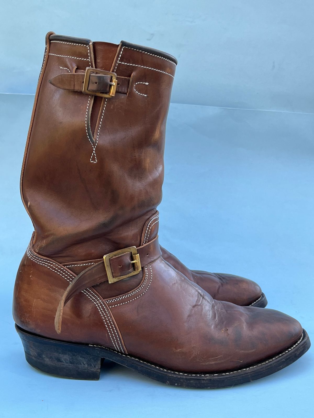 Photo by rickdawg on April 5, 2024 of the Unsung U 22-2 Engineer Boot in Maryam Toscanello Horsebutt Overdyed Walnut.