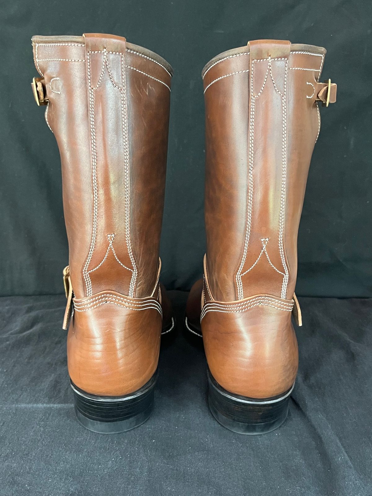 Photo by rickdawg on October 10, 2023 of the Unsung U 22-2 Engineer Boot in Maryam Toscanello Horsebutt Overdyed Walnut.