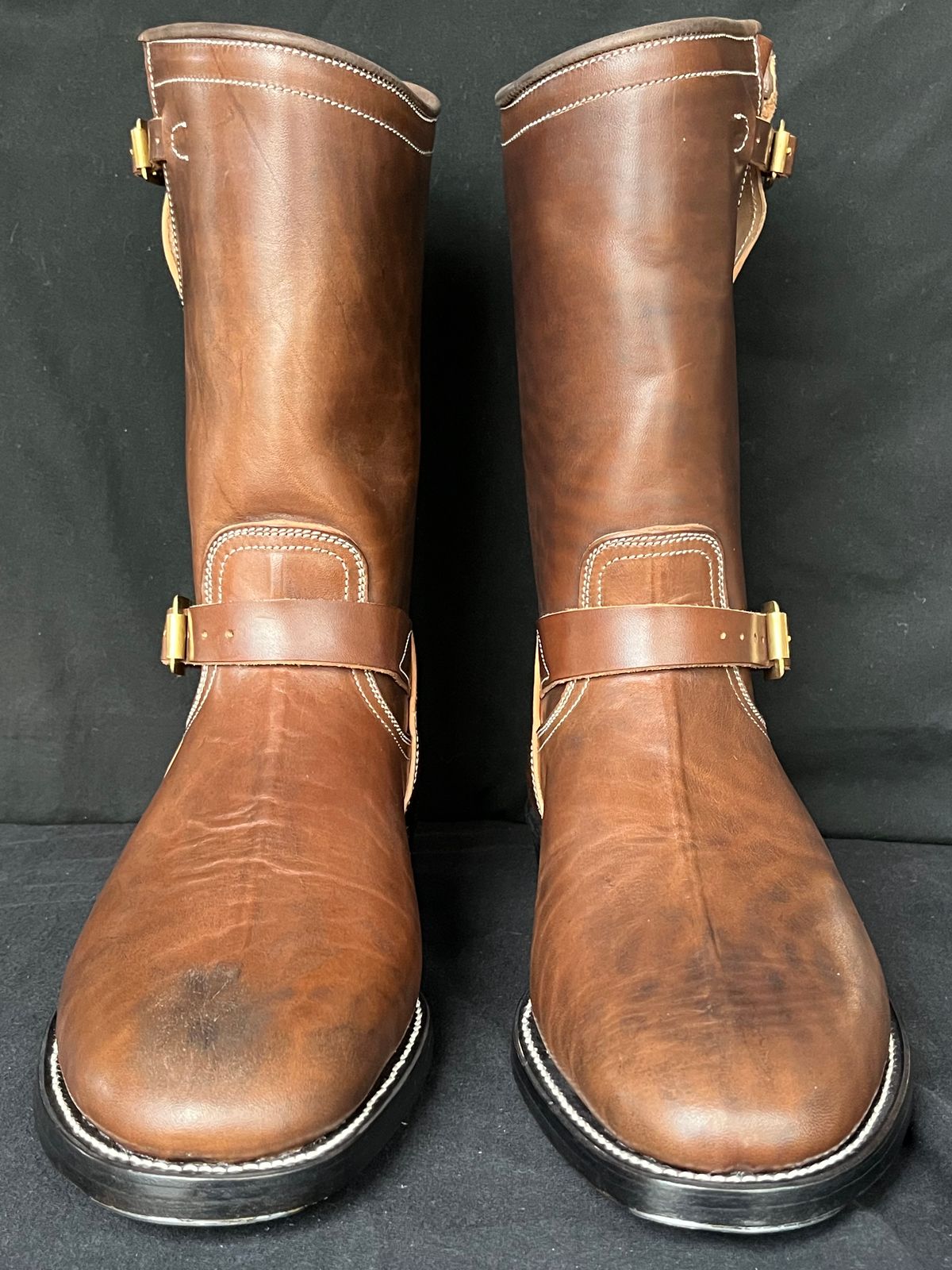 Photo by rickdawg on October 10, 2023 of the Unsung U 22-2 Engineer Boot in Maryam Toscanello Horsebutt Overdyed Walnut.