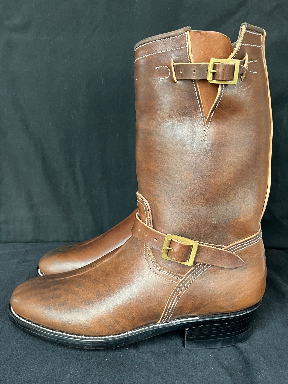 Photo by rickdawg on October 10, 2023 of the Unsung U 22-2 Engineer Boot in Maryam Toscanello Horsebutt Overdyed Walnut.