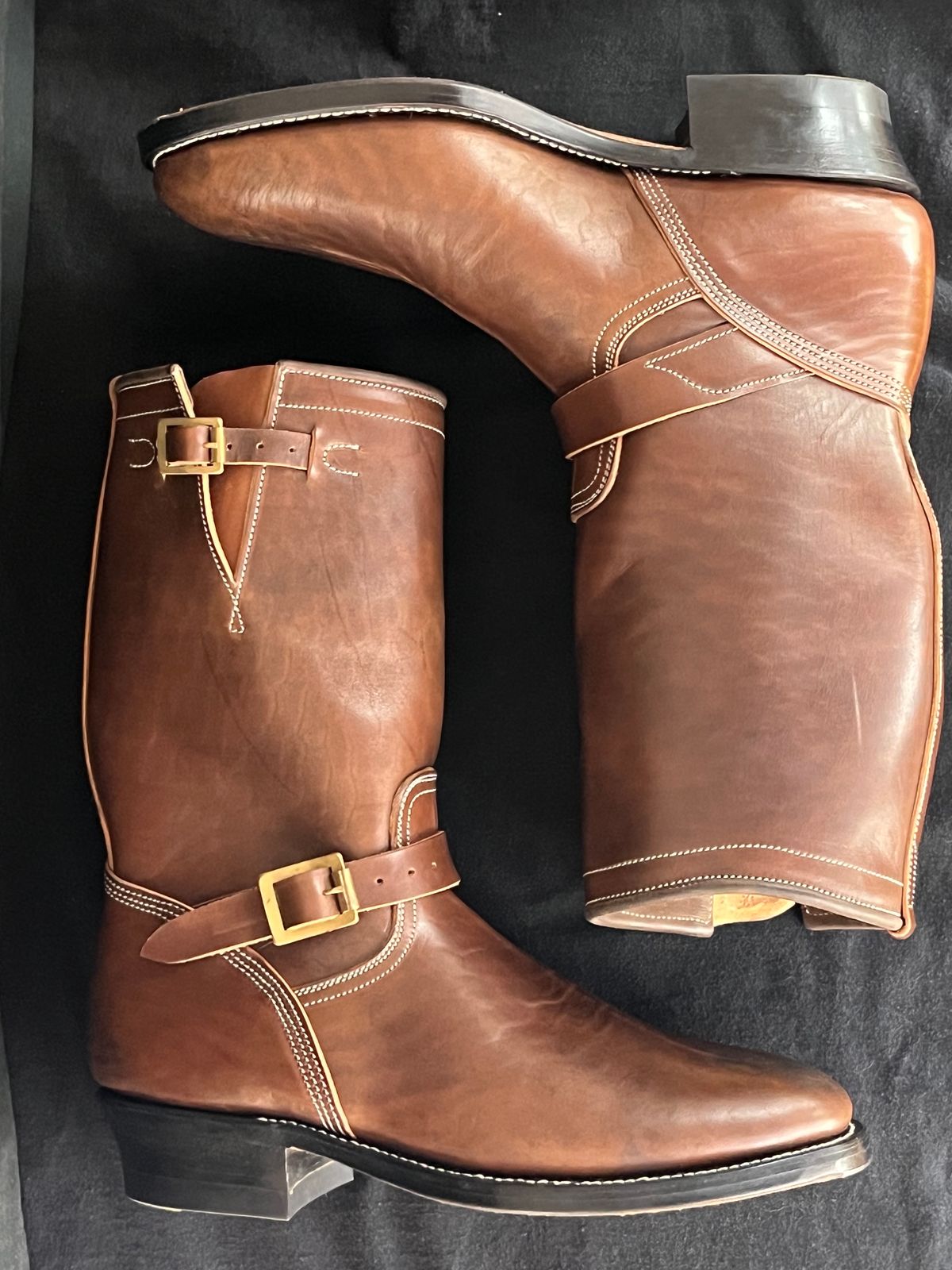 Photo by rickdawg on October 10, 2023 of the Unsung U 22-2 Engineer Boot in Maryam Toscanello Horsebutt Overdyed Walnut.