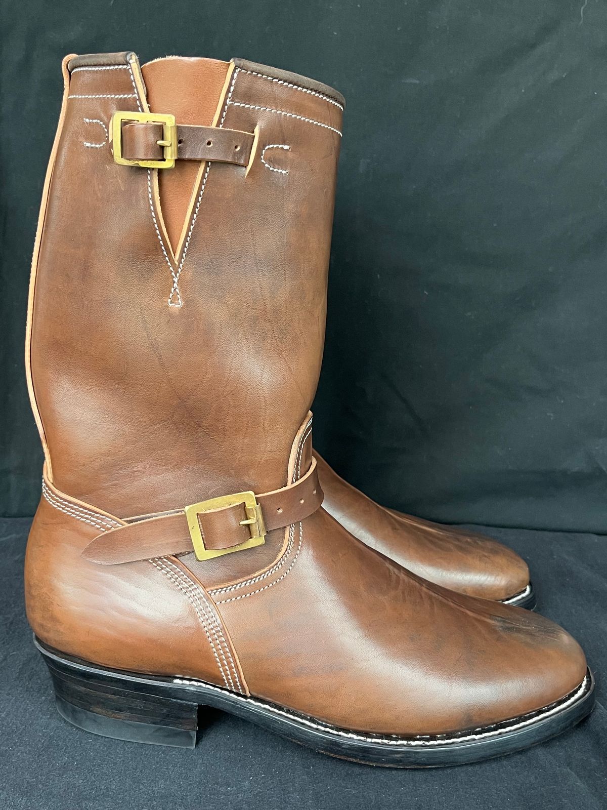 Photo by rickdawg on October 10, 2023 of the Unsung U 22-2 Engineer Boot in Maryam Toscanello Horsebutt Overdyed Walnut.