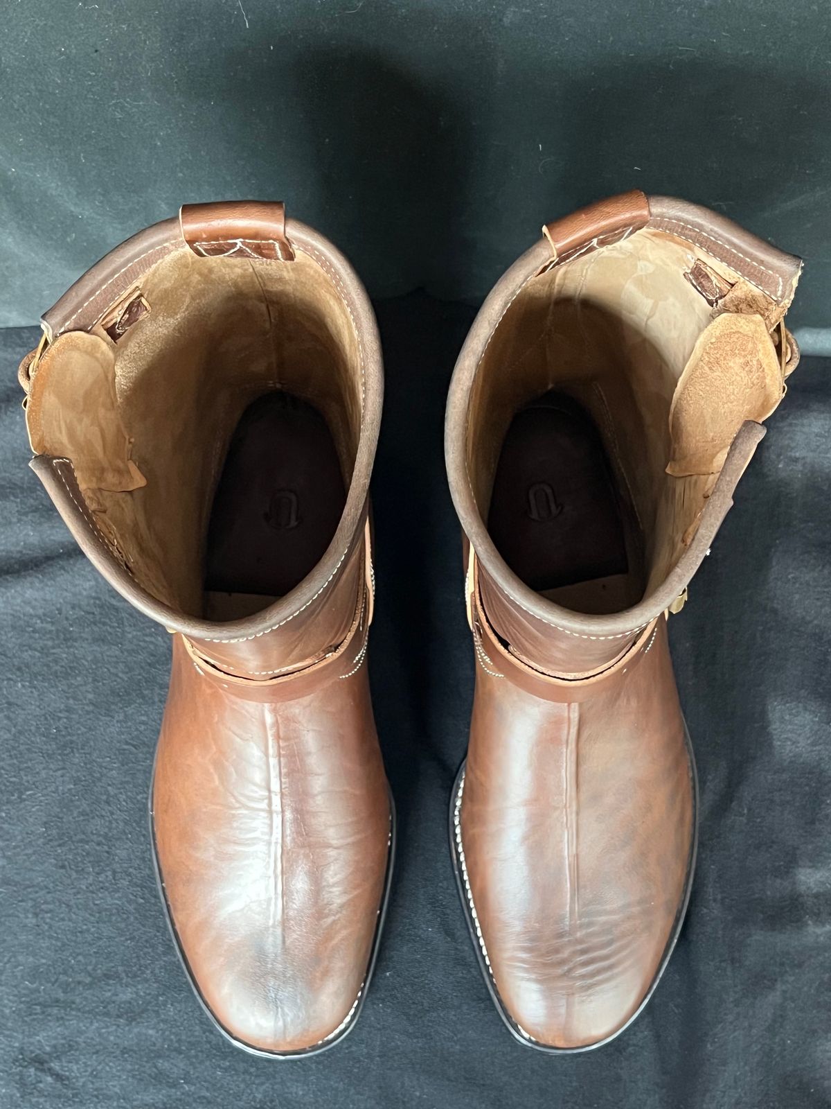 Photo by rickdawg on October 10, 2023 of the Unsung U 22-2 Engineer Boot in Maryam Toscanello Horsebutt Overdyed Walnut.