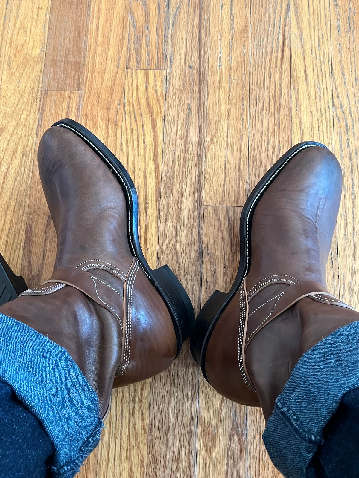 Photo by rickdawg on October 19, 2023 of the Unsung U 22-2 Engineer Boot in Maryam Toscanello Horsebutt Overdyed Walnut.