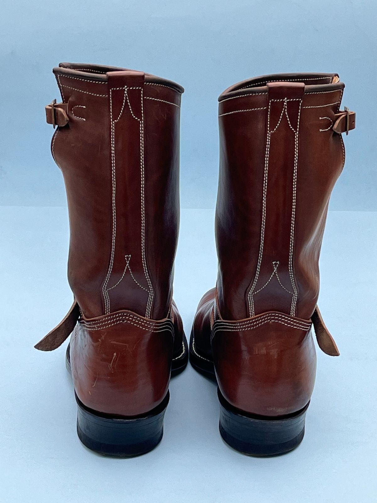 Photo by rickdawg on November 1, 2023 of the Unsung U 22-2 Engineer Boot in Maryam Toscanello Horsebutt Overdyed Walnut.