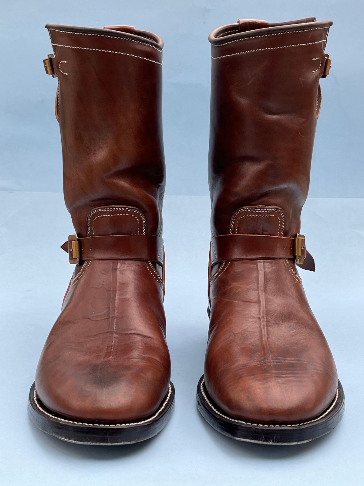 Photo by rickdawg on November 1, 2023 of the Unsung U 22-2 Engineer Boot in Maryam Toscanello Horsebutt Overdyed Walnut.