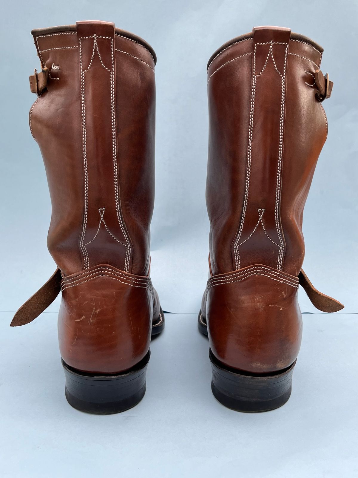 Photo by rickdawg on December 5, 2023 of the Unsung U 22-2 Engineer Boot in Maryam Toscanello Horsebutt Overdyed Walnut.