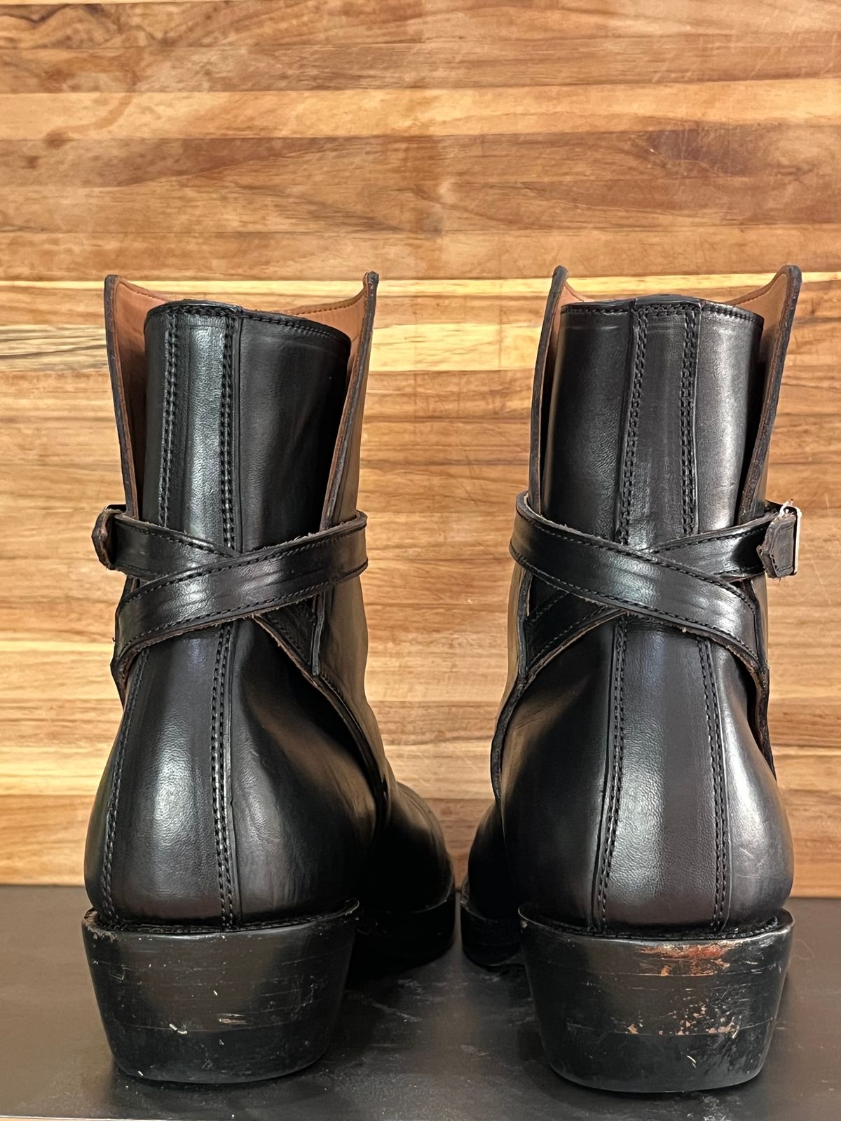 Photo by rickdawg on November 6, 2024 of the Crux Deluxe Jodhpur in Guidi Black Horsehide.