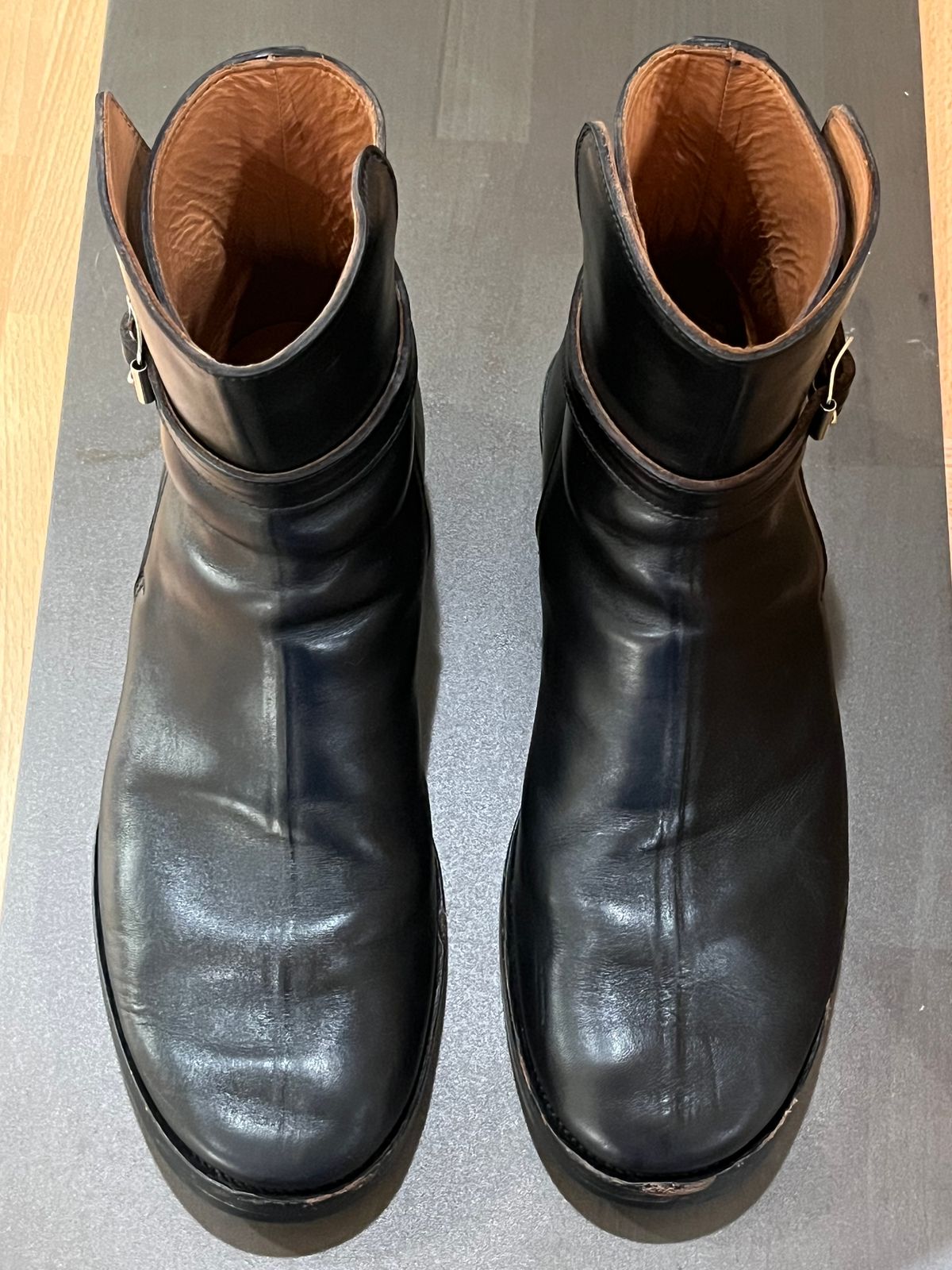 Photo by rickdawg on November 6, 2024 of the Crux Deluxe Jodhpur in Guidi Black Horsehide.