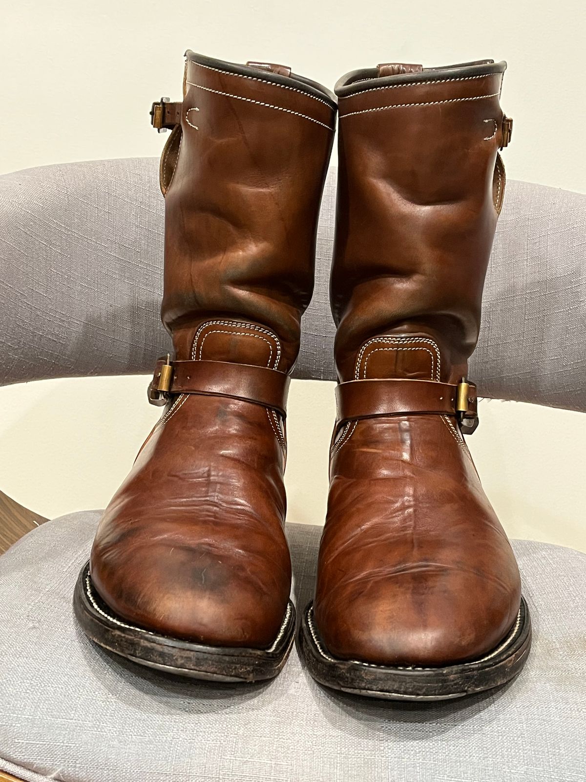 Photo by rickdawg on November 5, 2025 of the Unsung U 22-2 Engineer Boot in Maryam Toscanello Horsebutt Overdyed Walnut.