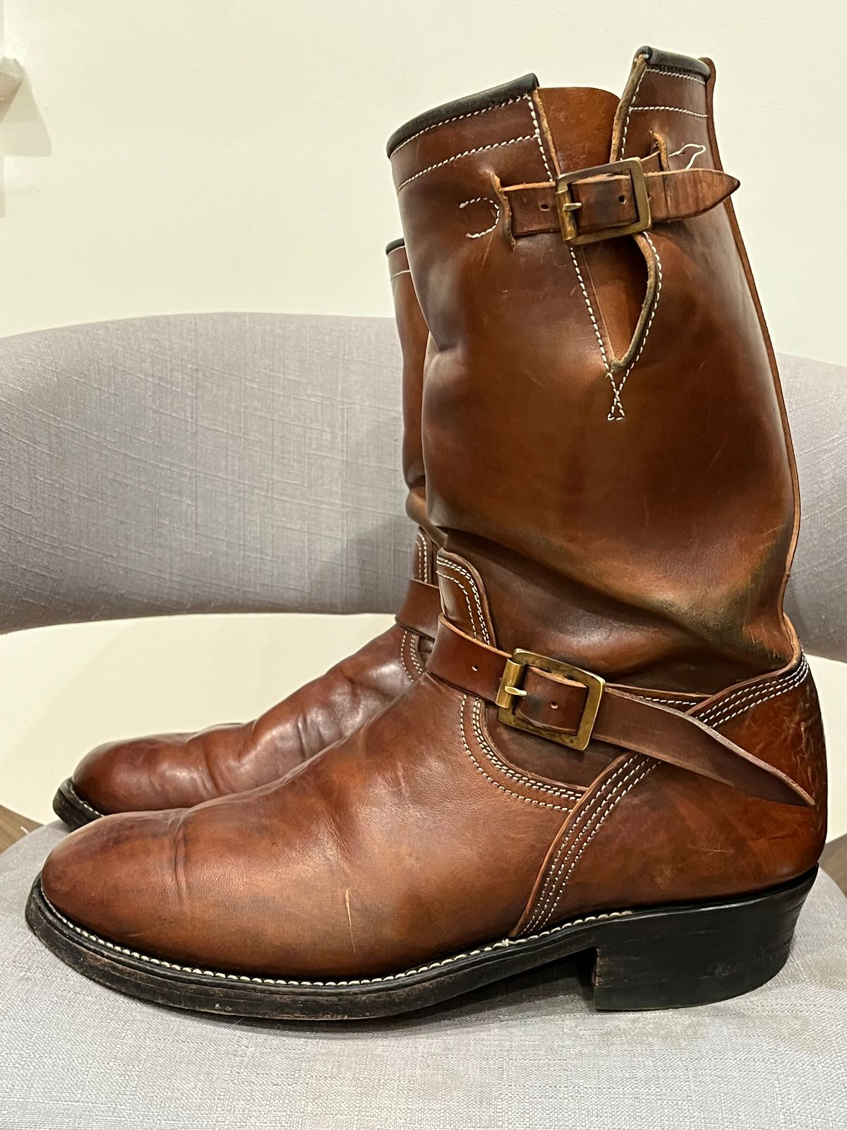 Photo by rickdawg on November 5, 2025 of the Unsung U 22-2 Engineer Boot in Maryam Toscanello Horsebutt Overdyed Walnut.