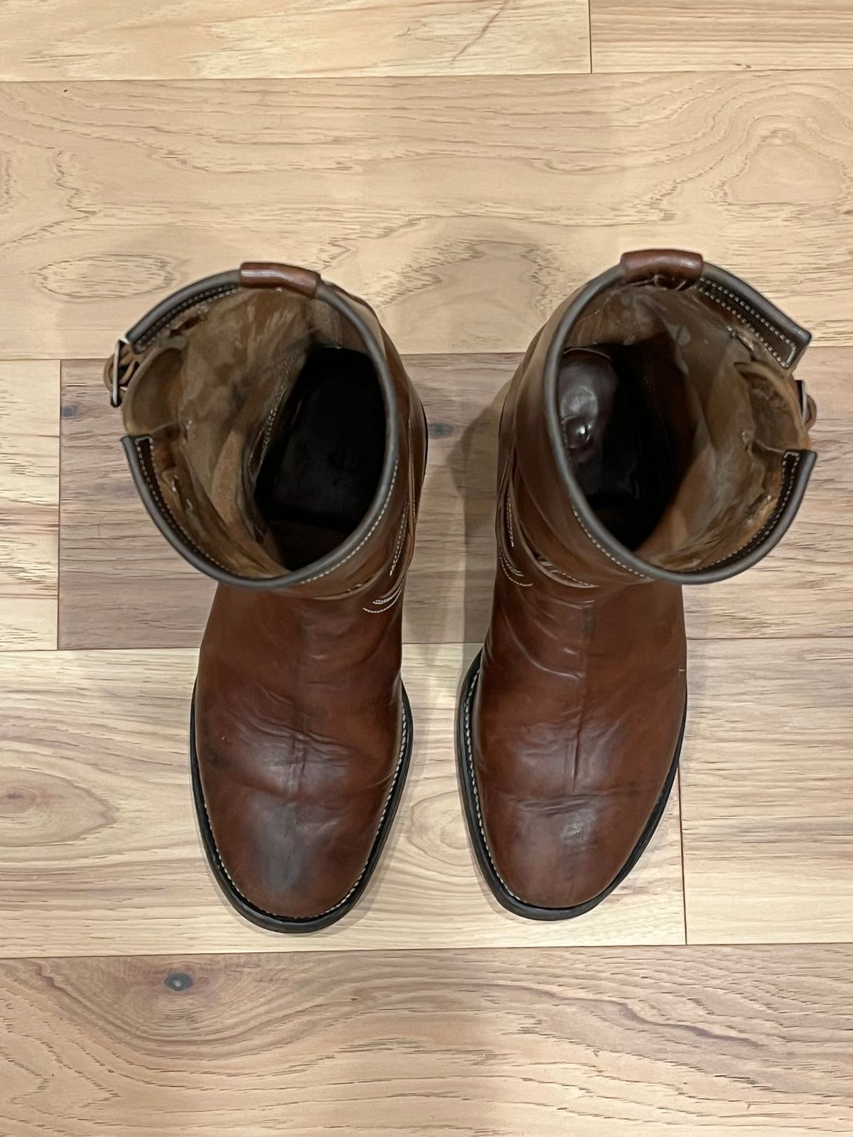 Photo by rickdawg on November 5, 2025 of the Unsung U 22-2 Engineer Boot in Maryam Toscanello Horsebutt Overdyed Walnut.