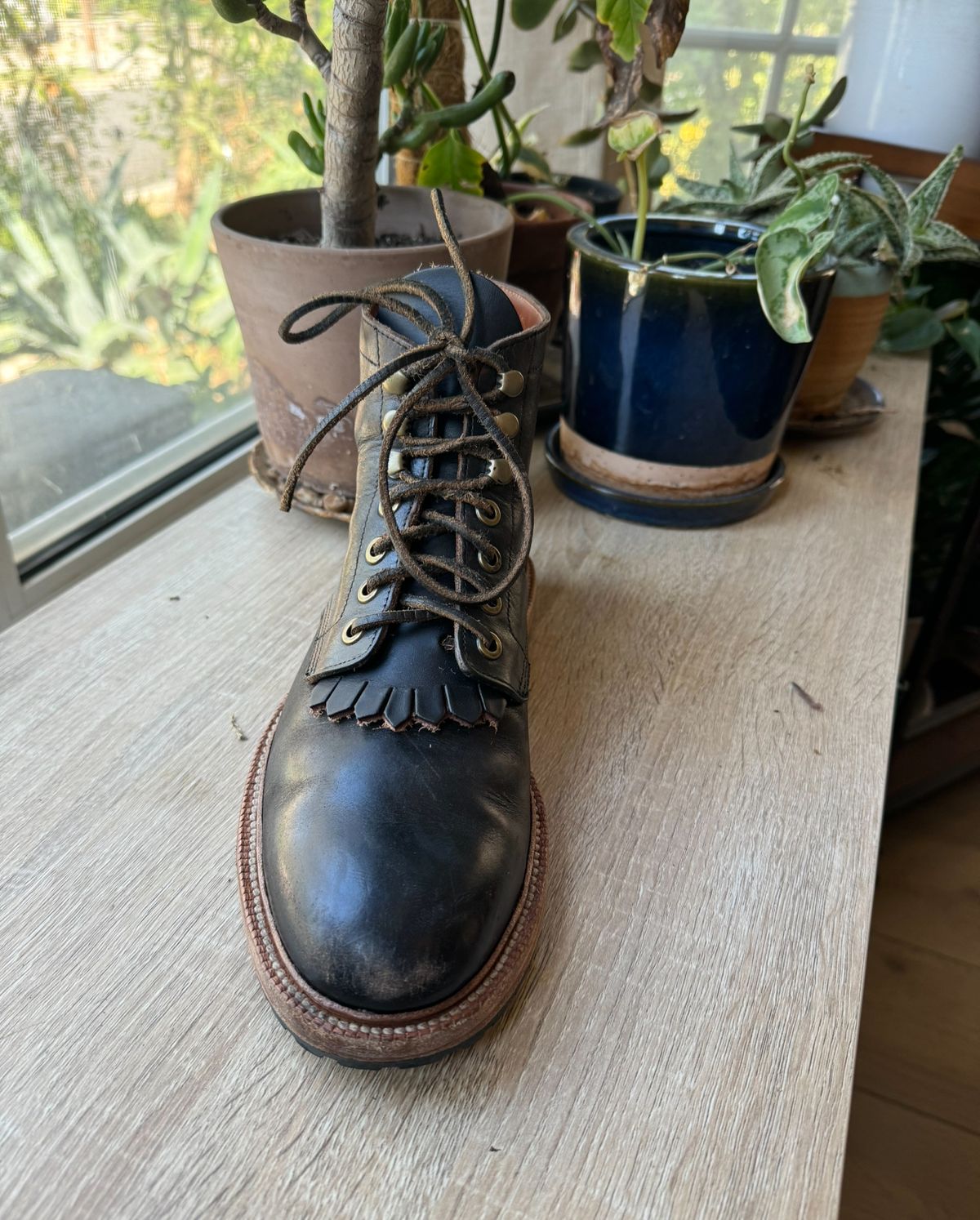 Photo by ham_boy00 on August 30, 2024 of the Grant Stone Diesel Boot in Horween Black Chromexcel.